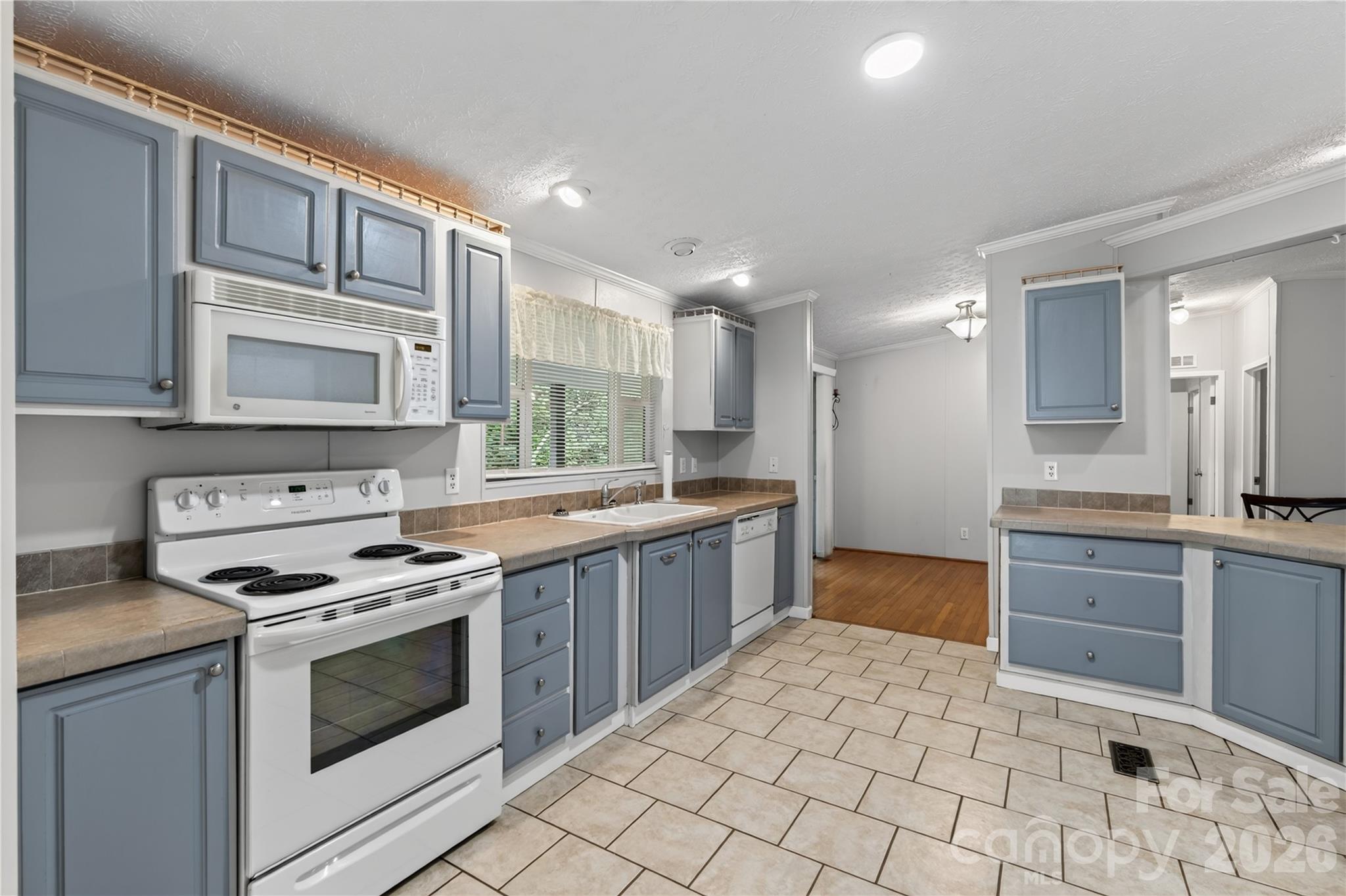 Kitchen - 146 Banks View Lane, Hendersonville
