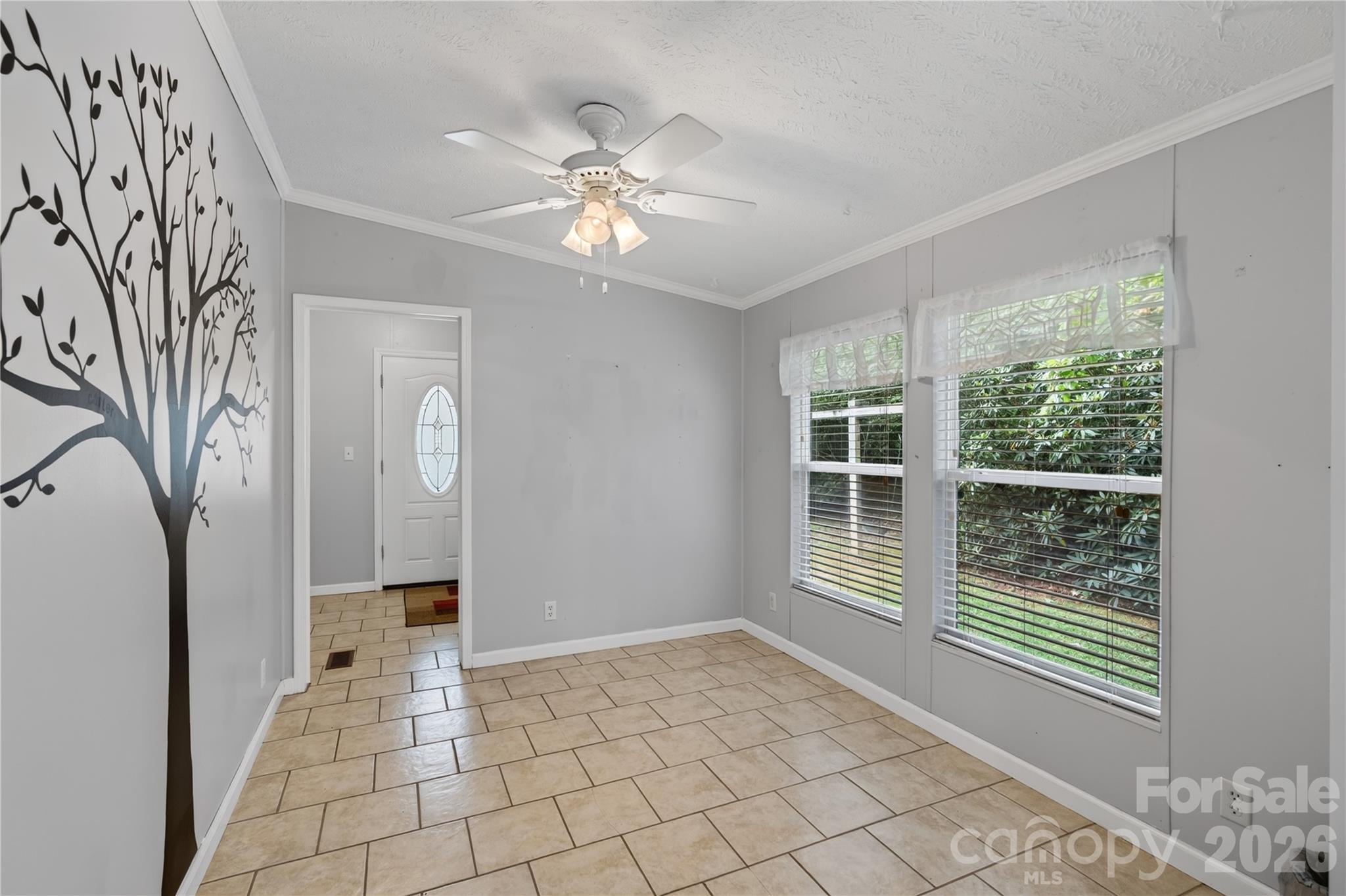 Breakfast nook - 146 Banks View Lane, Hendersonville