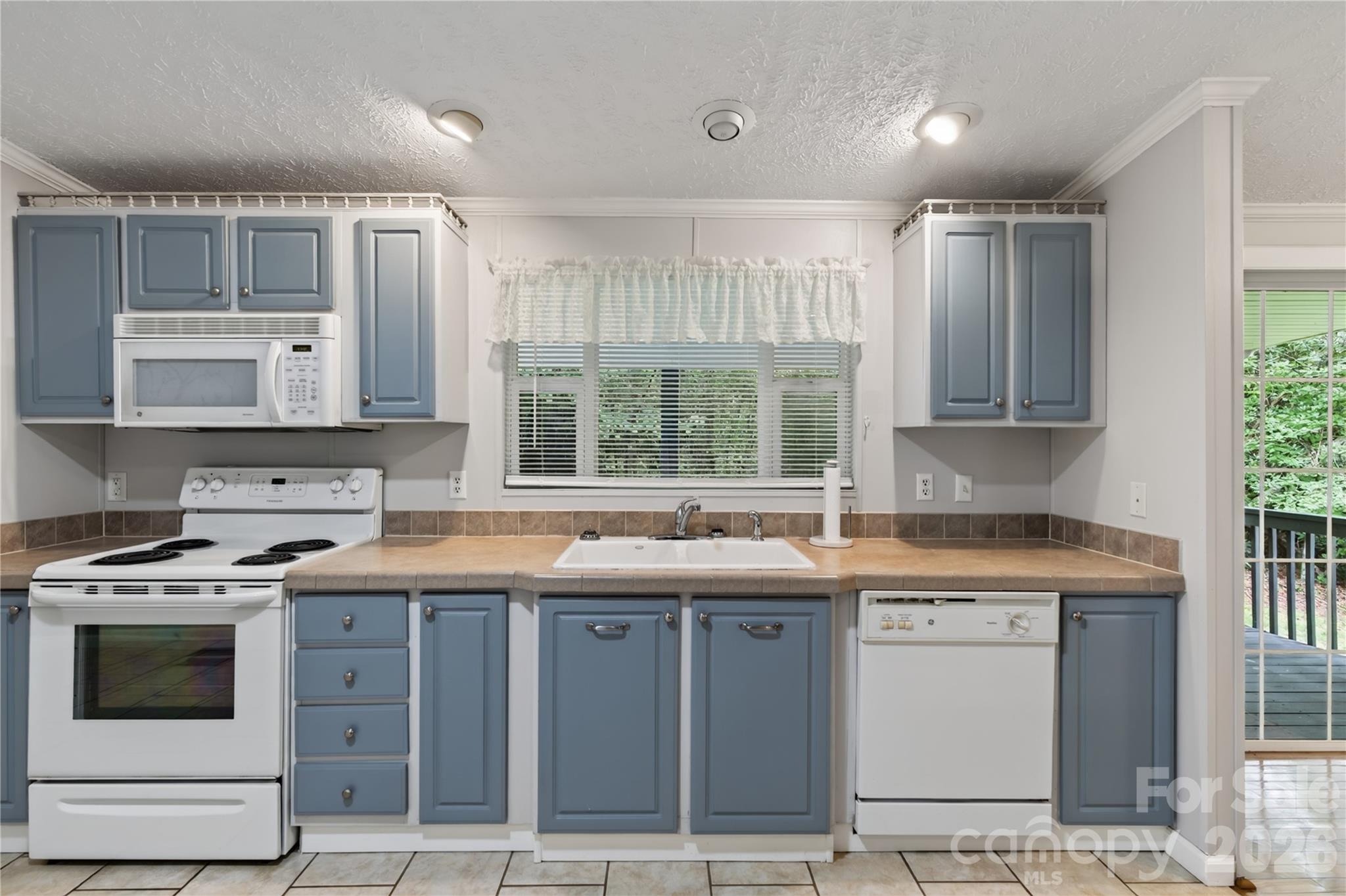 Kitchen - 146 Banks View Lane, Hendersonville