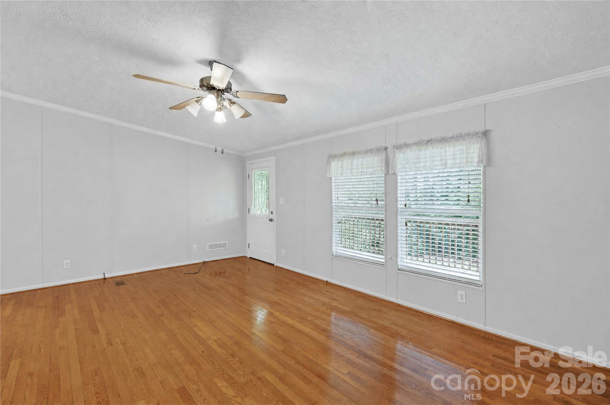 Living room - 146 Banks View Lane, Hendersonville