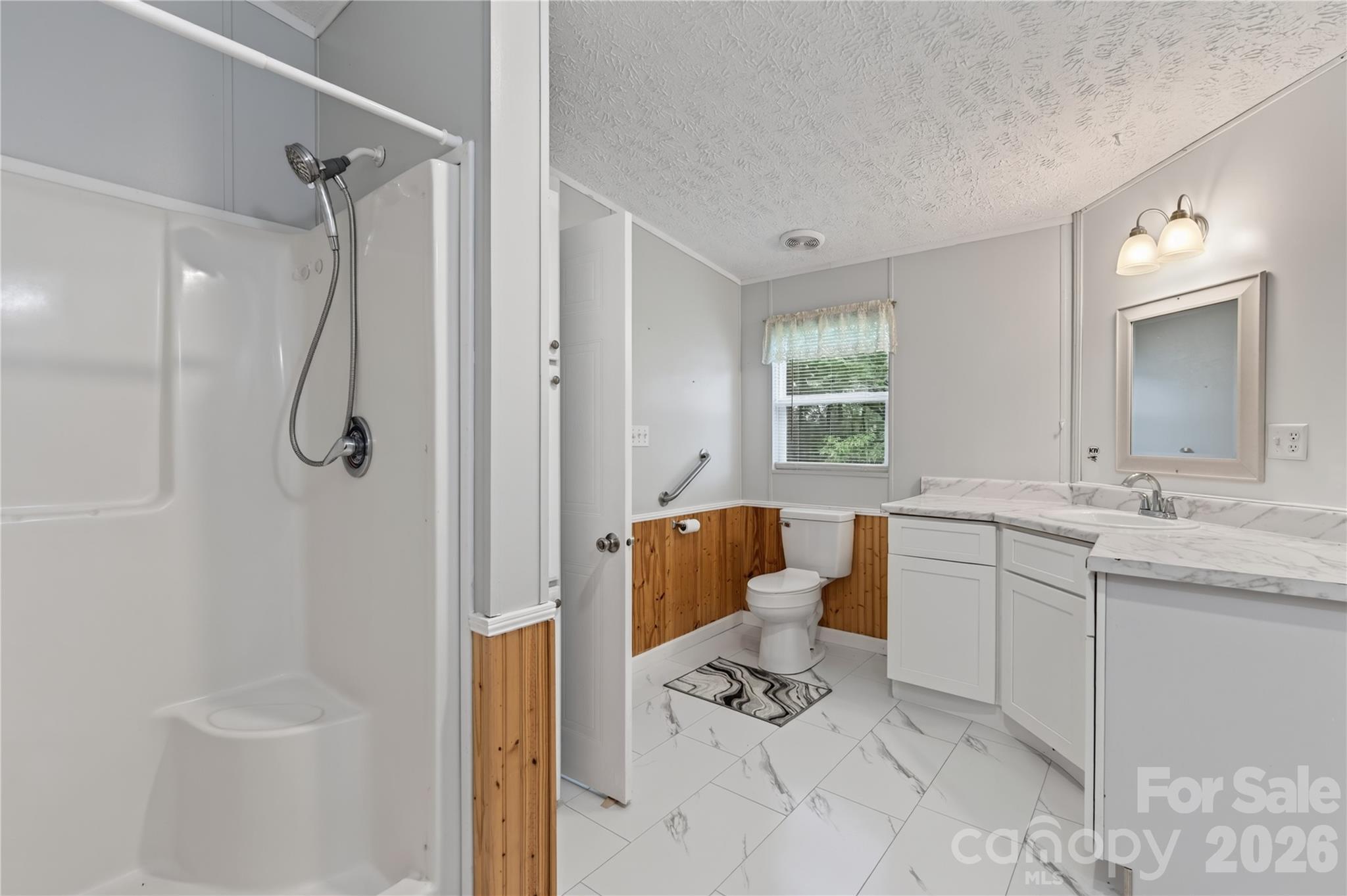 Master bathroom - 146 Banks View Lane, Hendersonville