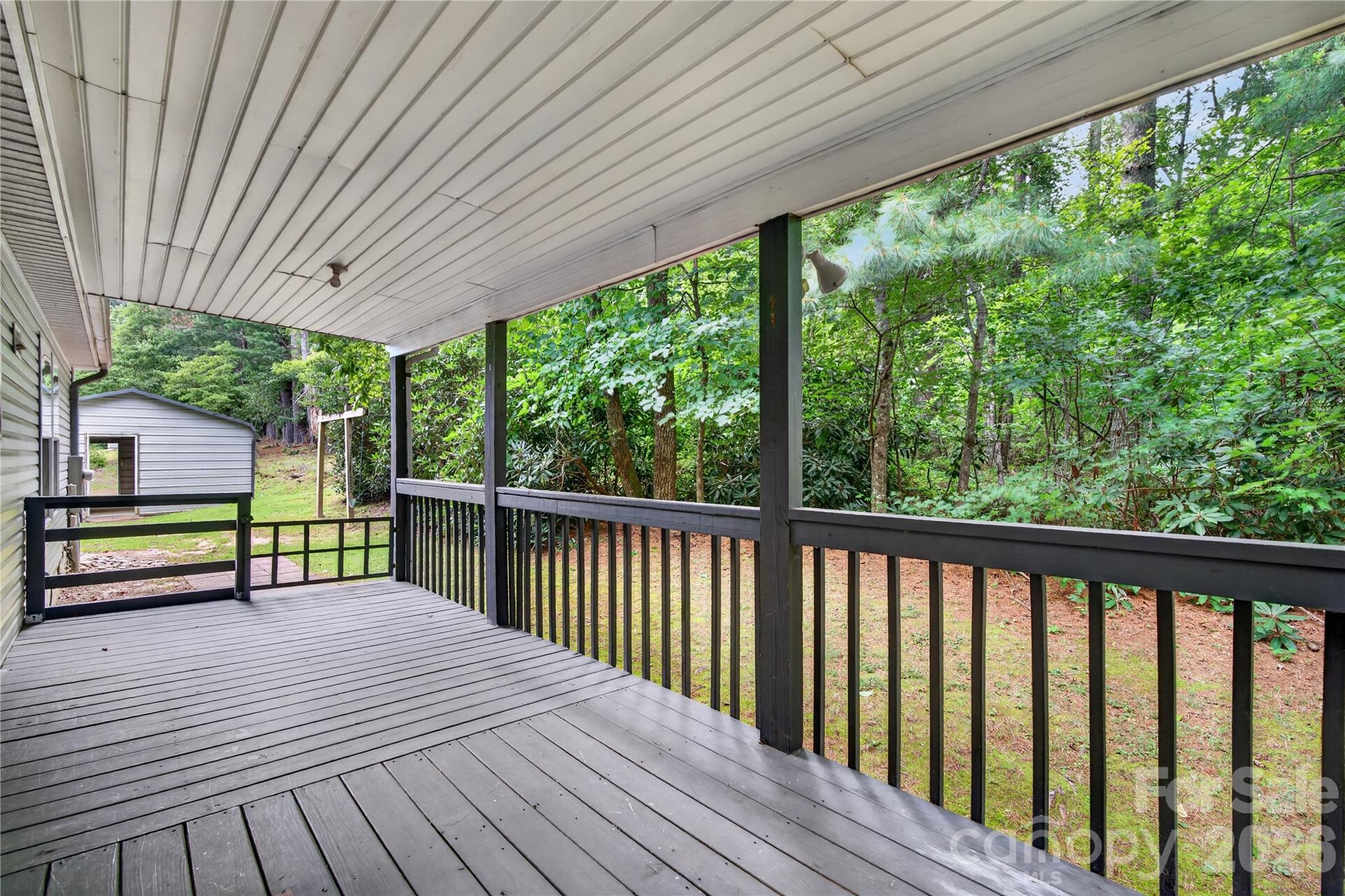 Covered deck - 146 Banks View Lane, Hendersonville