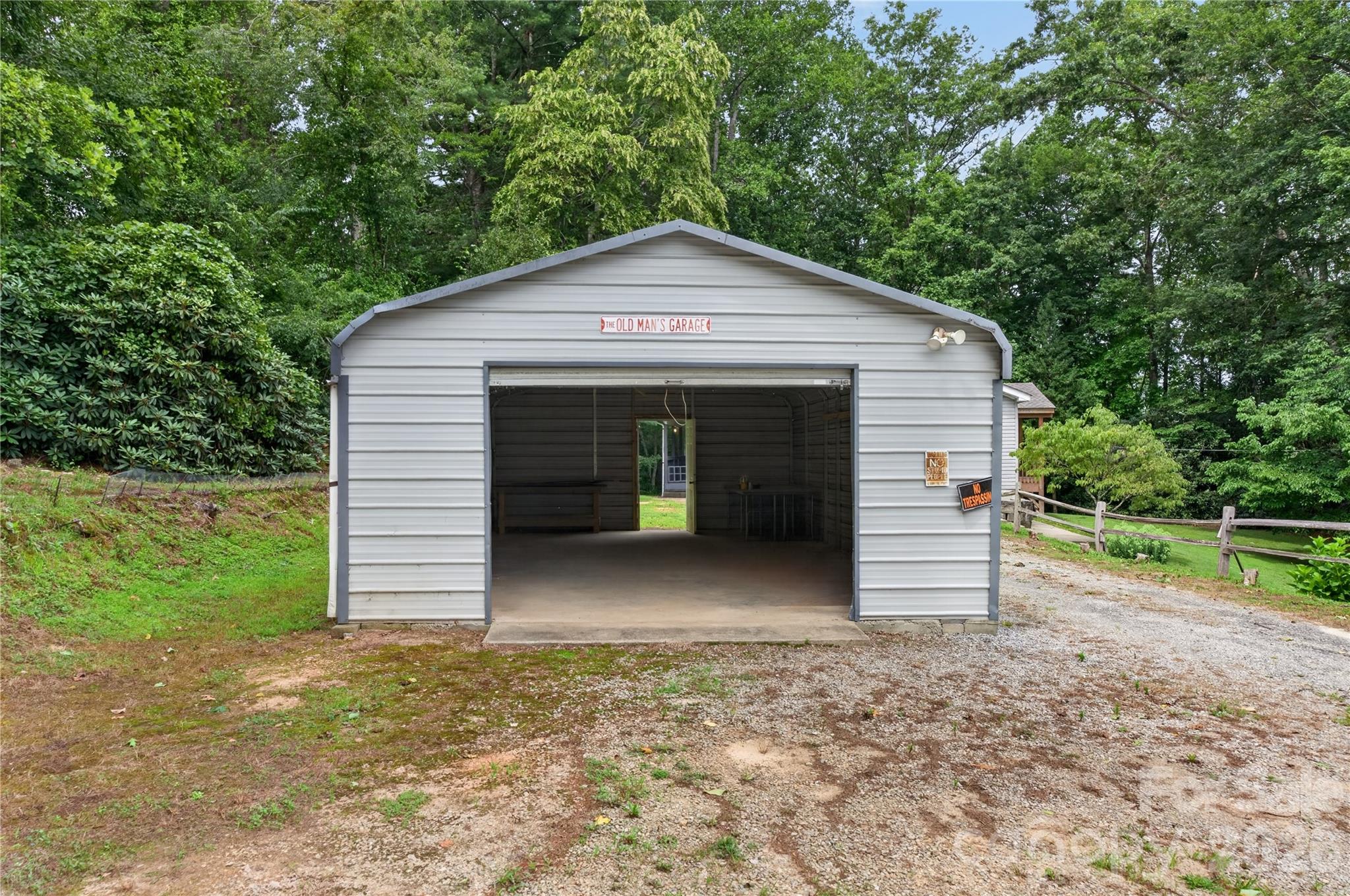 Single Family Residence at 146 Banks View Lane, Hendersonville, photo 35 of 47
