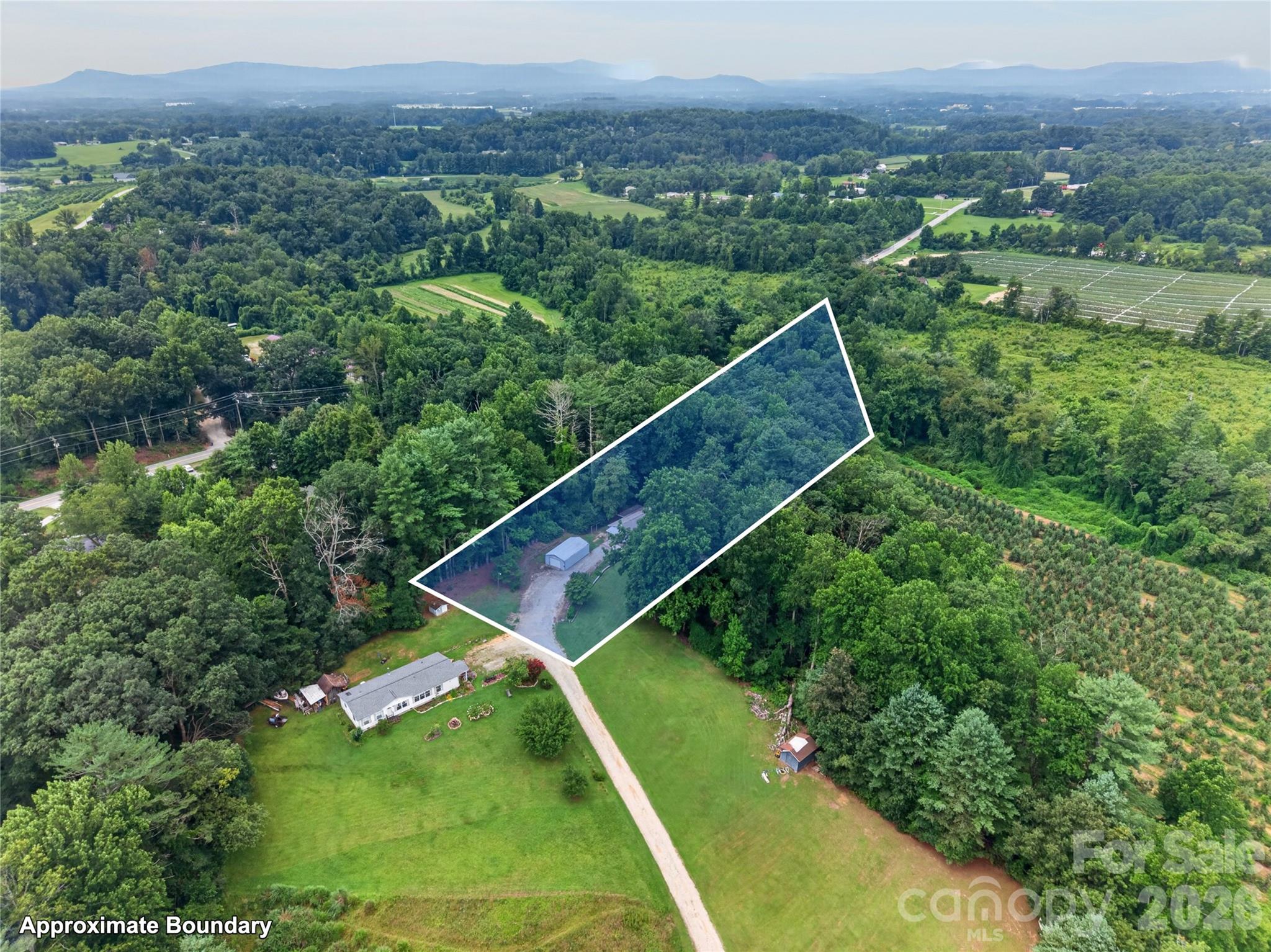 Aerial view with approximate boundary lines - 146 Banks View Lane, Hendersonville