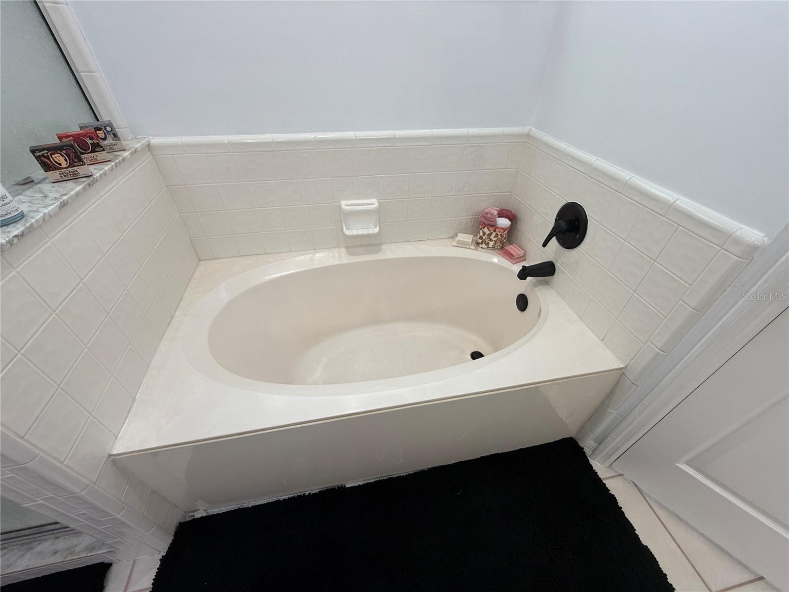 Primary Bathroom Garden Tub - 77 CIMMARON DR, PALM COAST