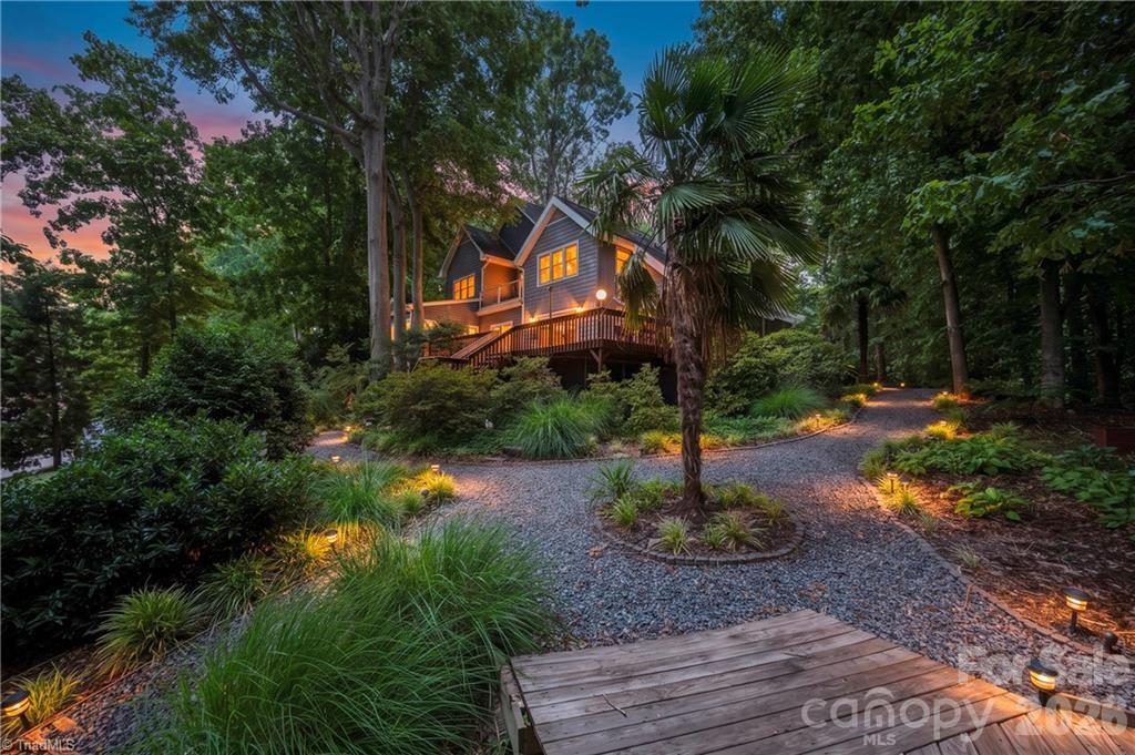 Single Family Residence at 144 Riverside Court, Lexington, photo 14 of 48