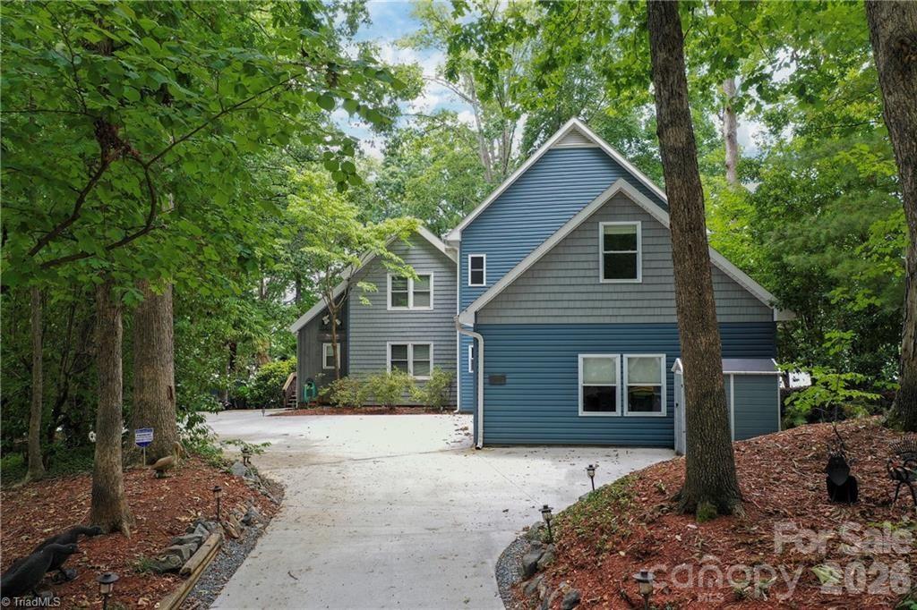 Single Family Residence at 144 Riverside Court, Lexington, photo 17 of 48