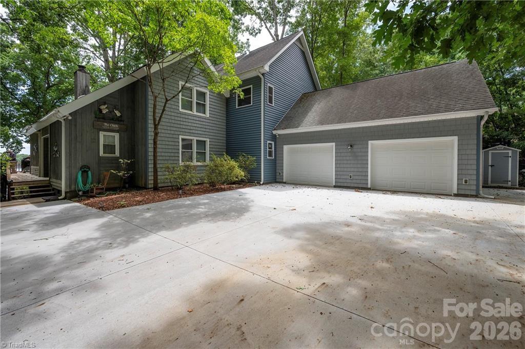 Single Family Residence at 144 Riverside Court, Lexington, photo 18 of 48