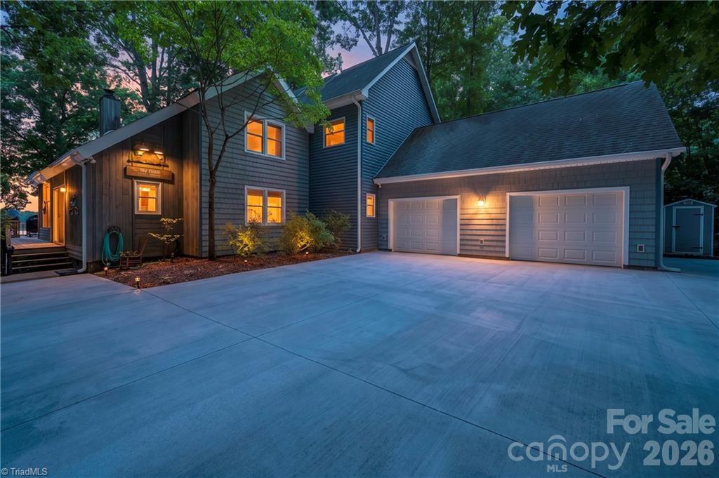 Single Family Residence at 144 Riverside Court, Lexington, photo 19 of 48