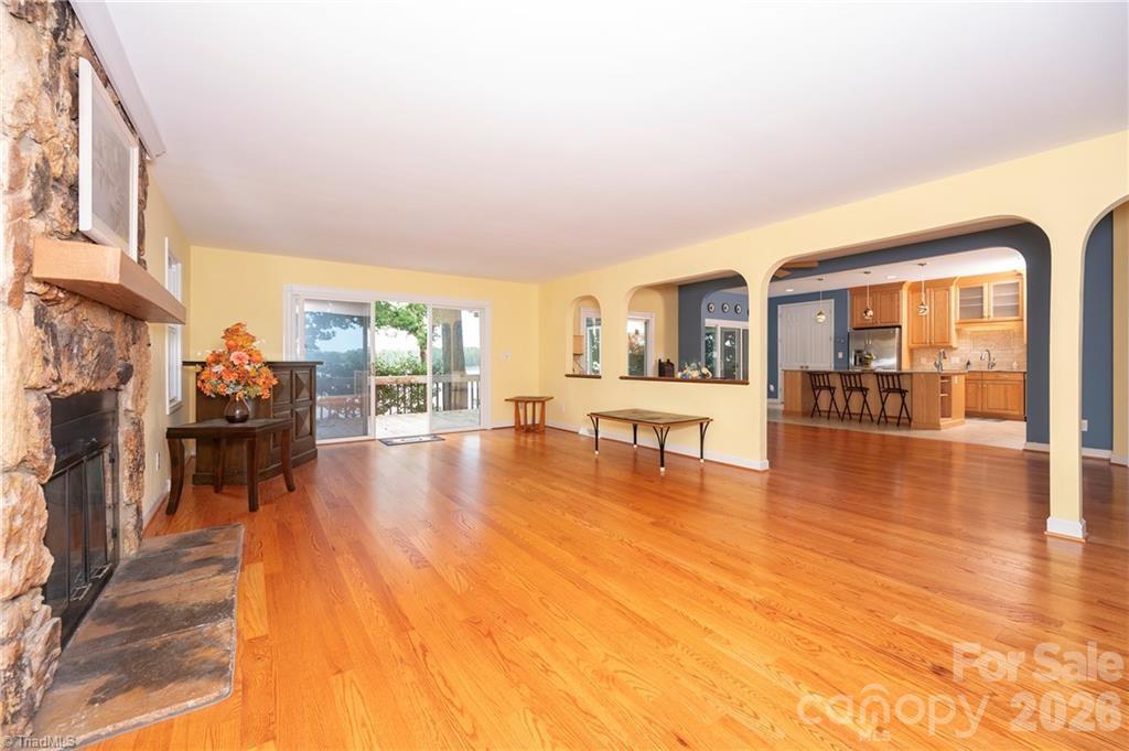 Single Family Residence at 144 Riverside Court, Lexington, photo 22 of 48