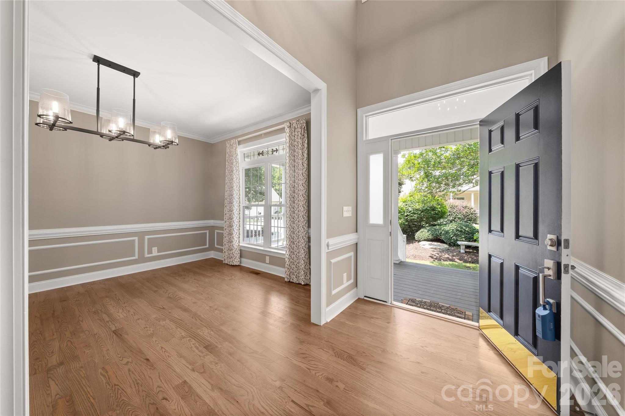 Single Family Residence at 14 Waterbury Court, Hendersonville, photo 10 of 48