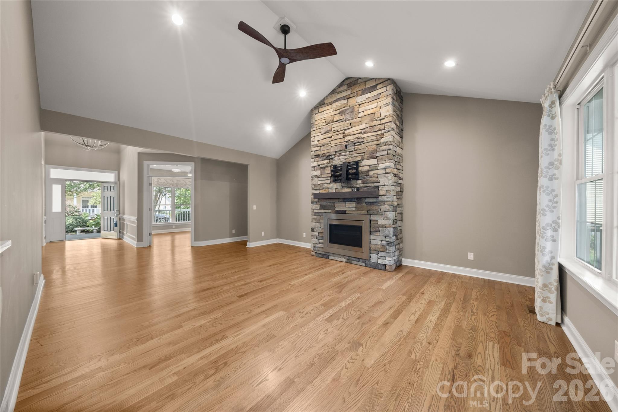 Single Family Residence at 14 Waterbury Court, Hendersonville, photo 12 of 48