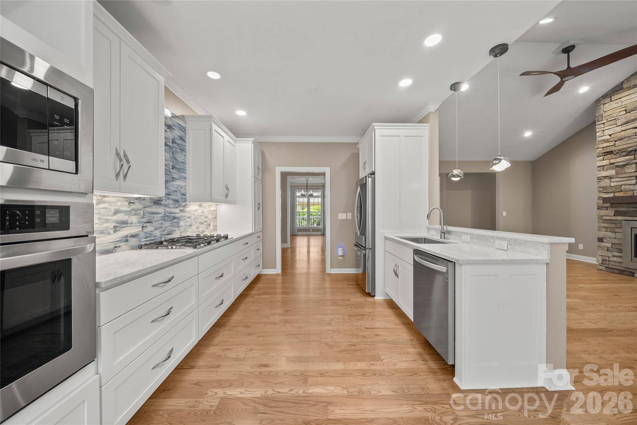Single Family Residence at 14 Waterbury Court, Hendersonville, photo 19 of 48