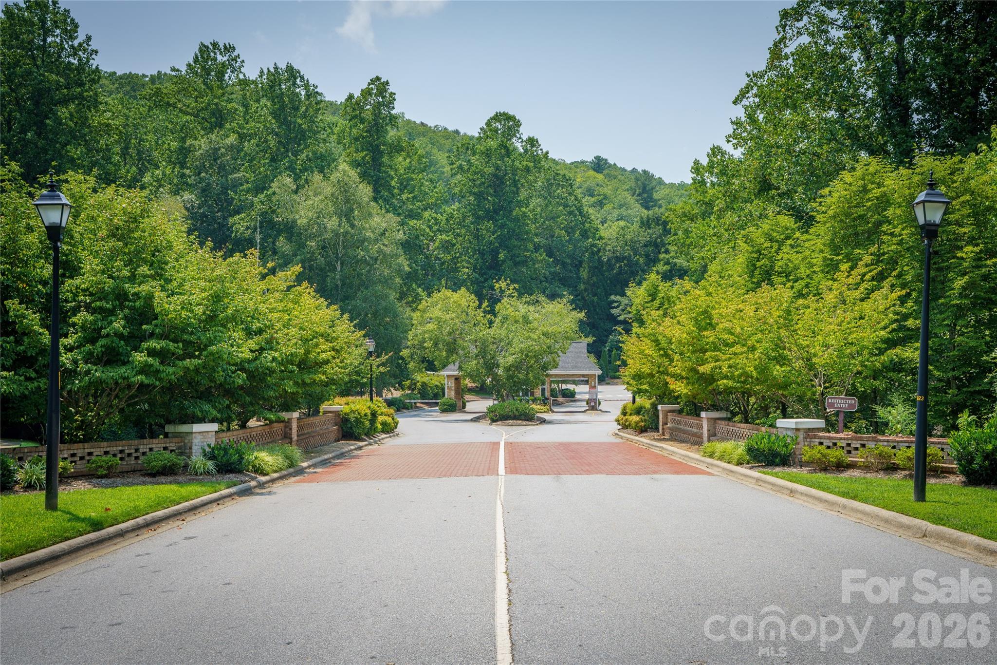 Single Family Residence at 14 Waterbury Court, Hendersonville, photo 46 of 48