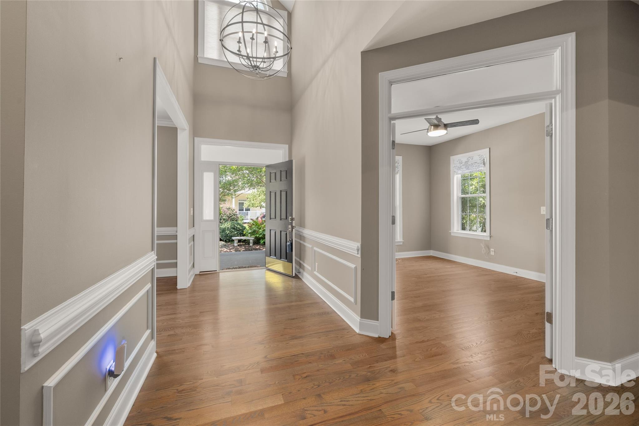 Single Family Residence at 14 Waterbury Court, Hendersonville, photo 11 of 48
