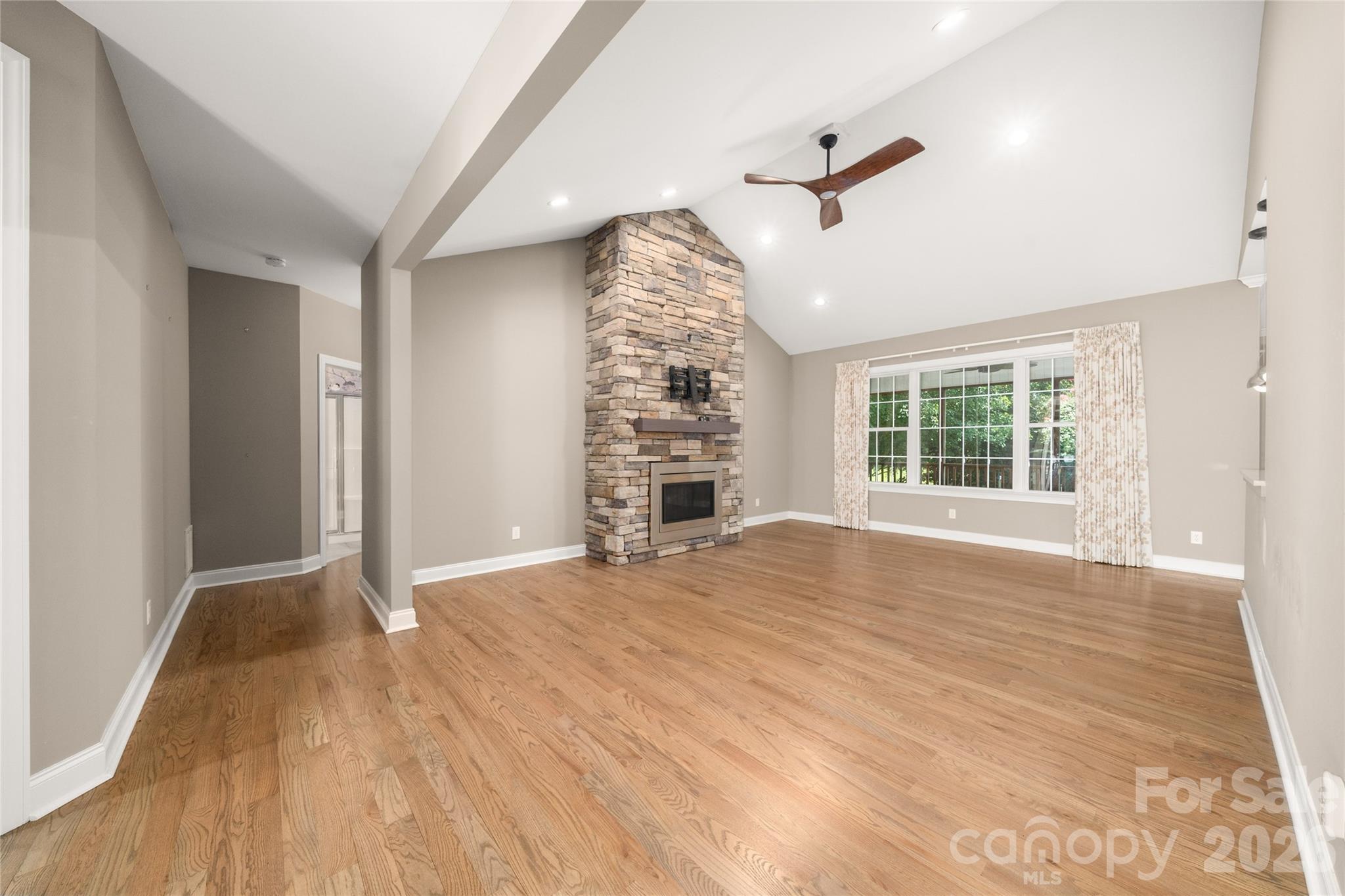 Single Family Residence at 14 Waterbury Court, Hendersonville, photo 14 of 48