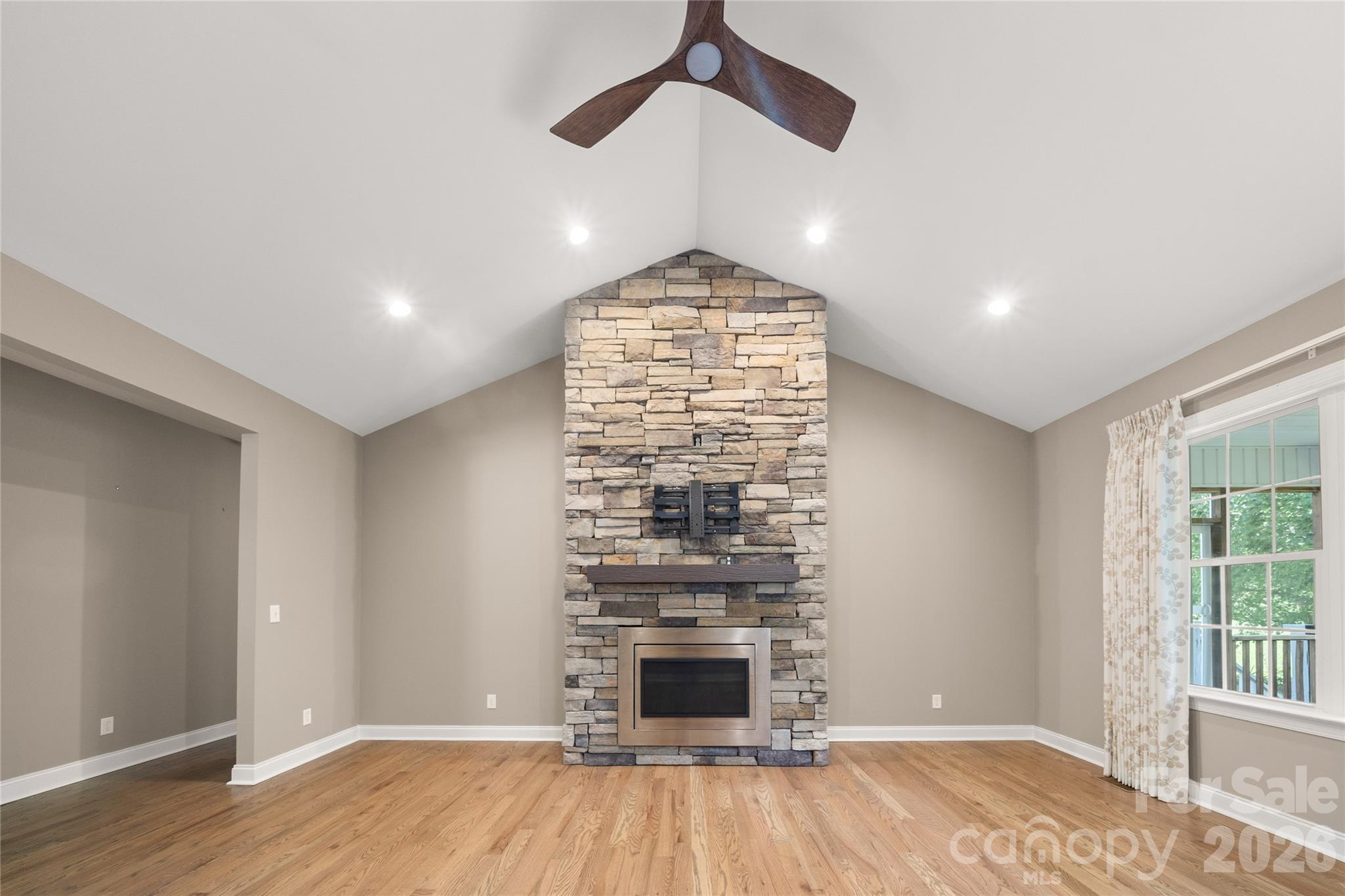 Single Family Residence at 14 Waterbury Court, Hendersonville, photo 13 of 48