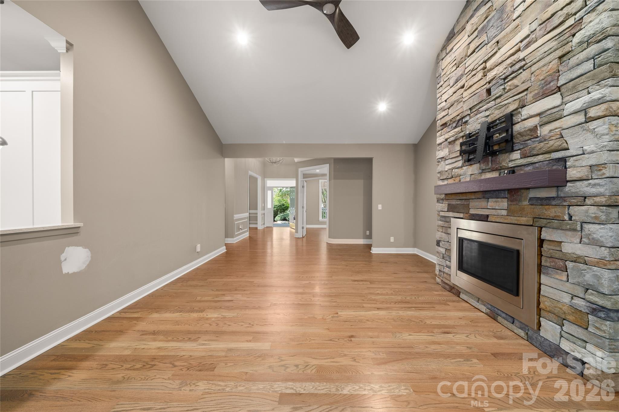 Single Family Residence at 14 Waterbury Court, Hendersonville, photo 15 of 48