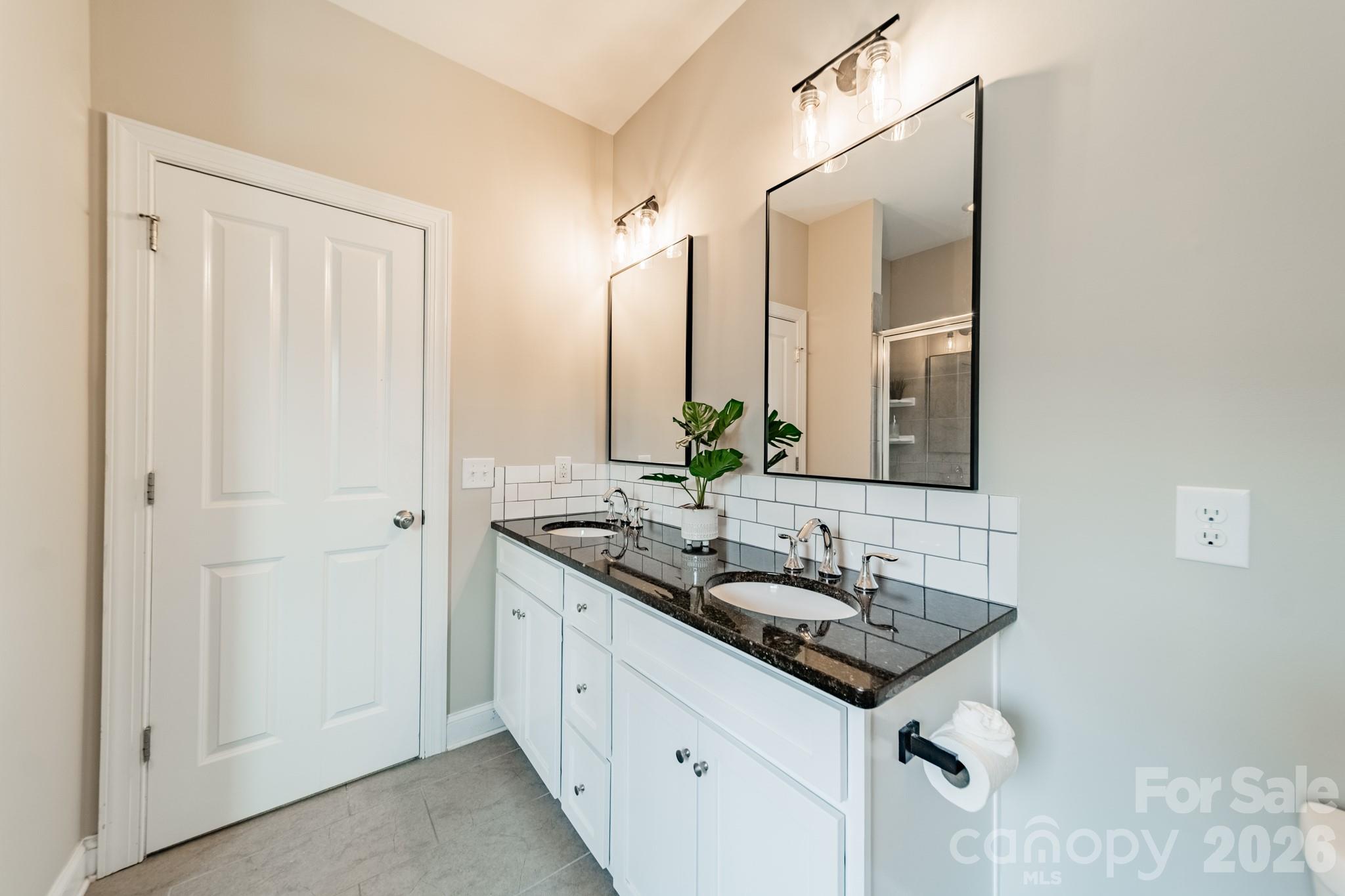 Primary bath - 10236 Vanguard Parkway, Huntersville