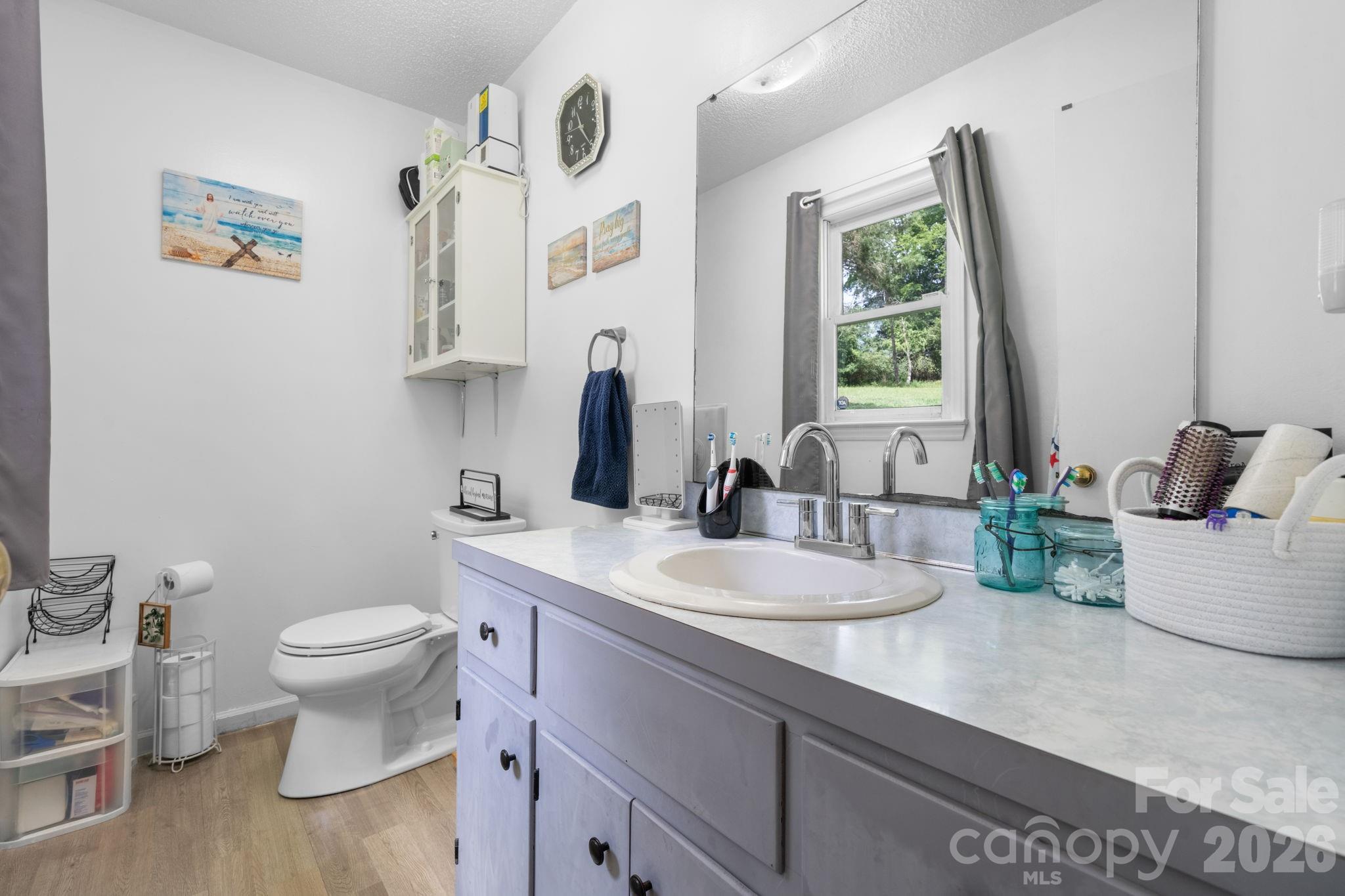 Main Bathroom - 5149 Bloomfield Estate, Granite Falls