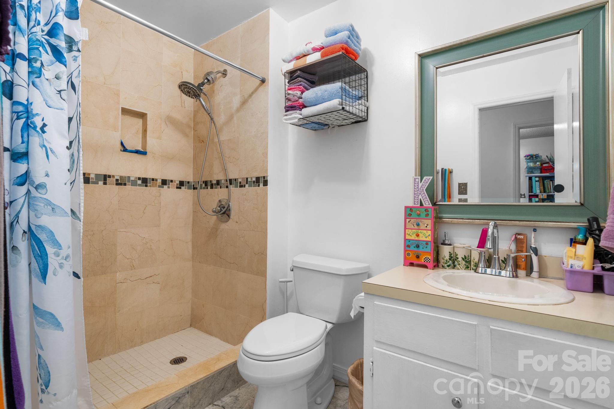 Primary Bathroom - 5149 Bloomfield Estate, Granite Falls