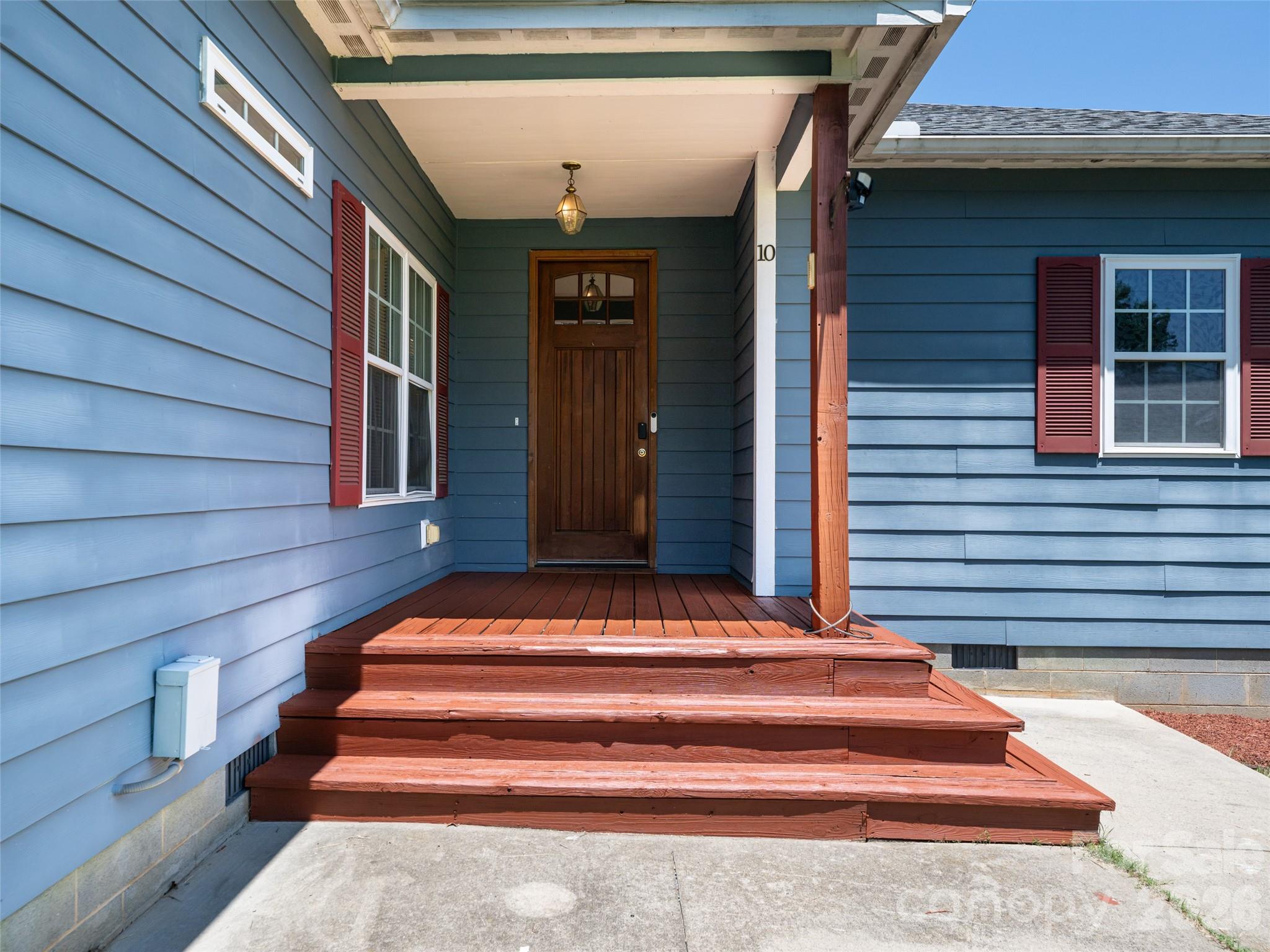 Welcoming front porch - 10 Ashe Road, Candler