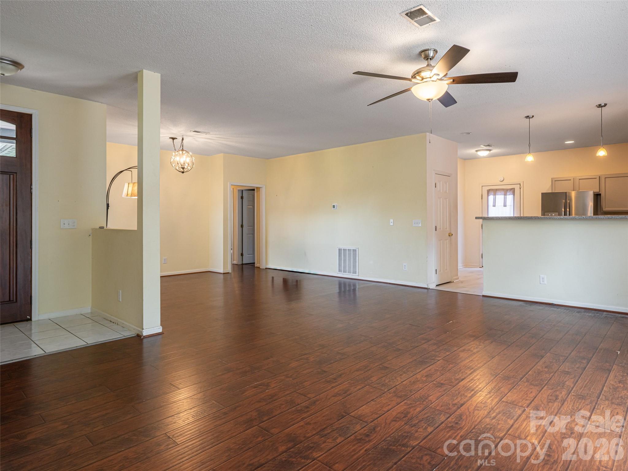 Open living spaces - 10 Ashe Road, Candler