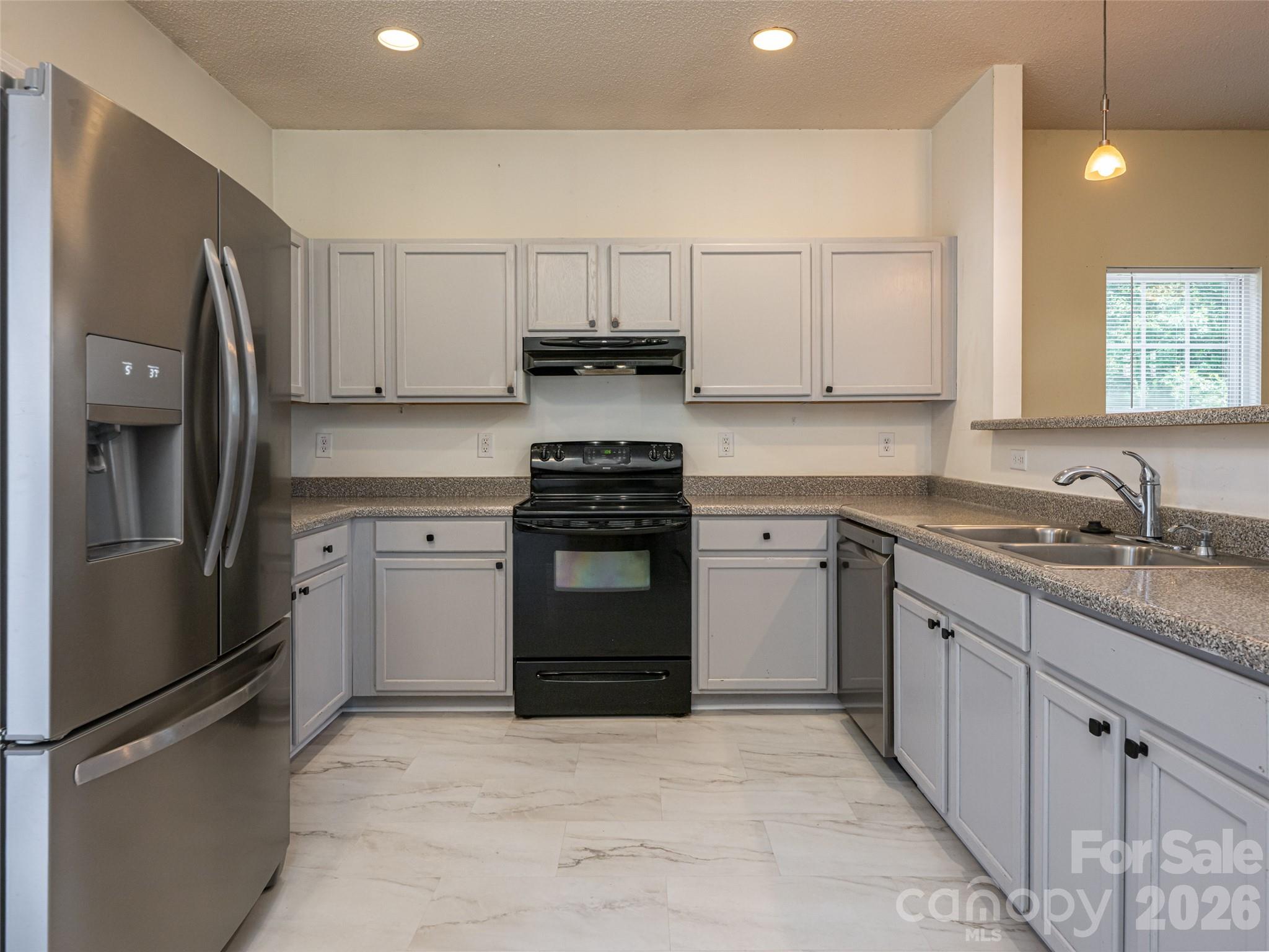 Conveniently appointed kitchen - 10 Ashe Road, Candler