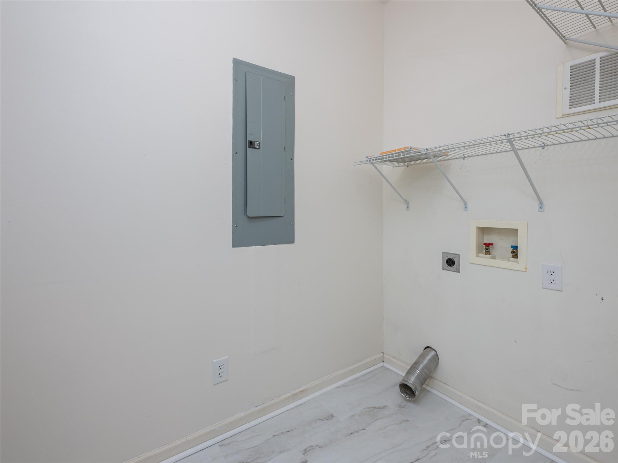 Main level laundry - 10 Ashe Road, Candler