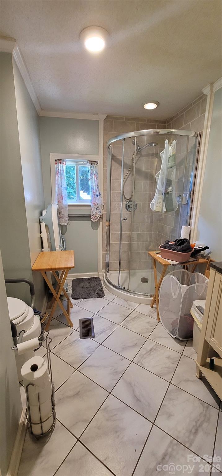 Full Bath - 435 Airport Road, Gastonia