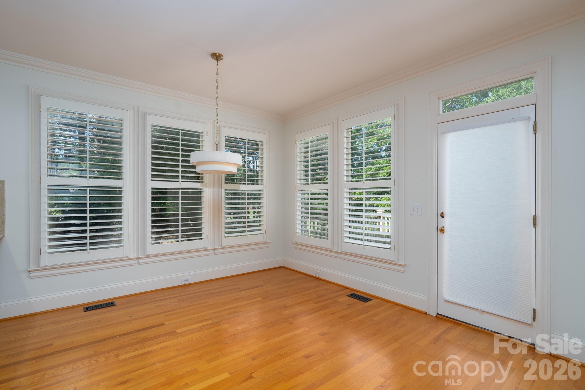 Breakfast Nook - 205 Piney Grove Point, New London