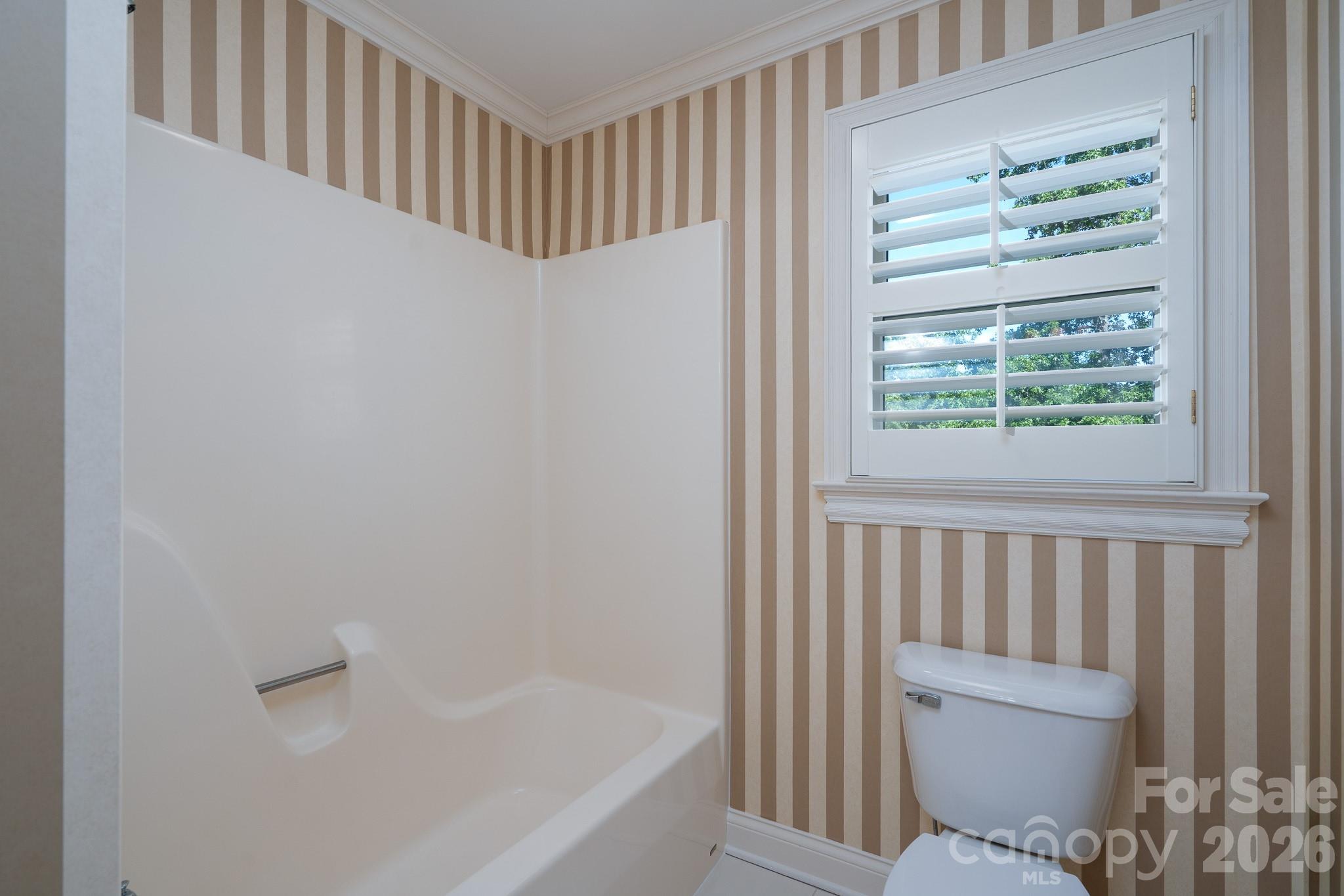 Guest Bath - 205 Piney Grove Point, New London