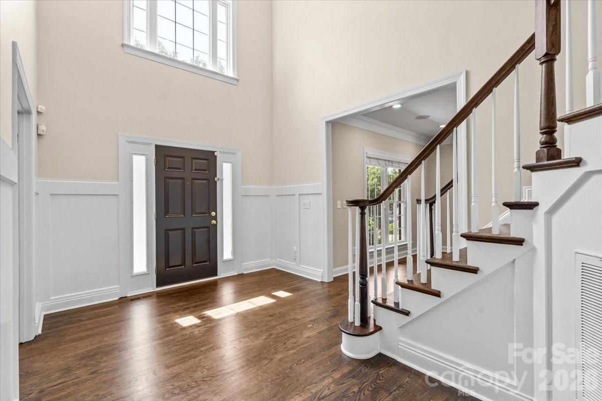 inviting 2 story foyer! - 109 Pauls Lane, Mooresville