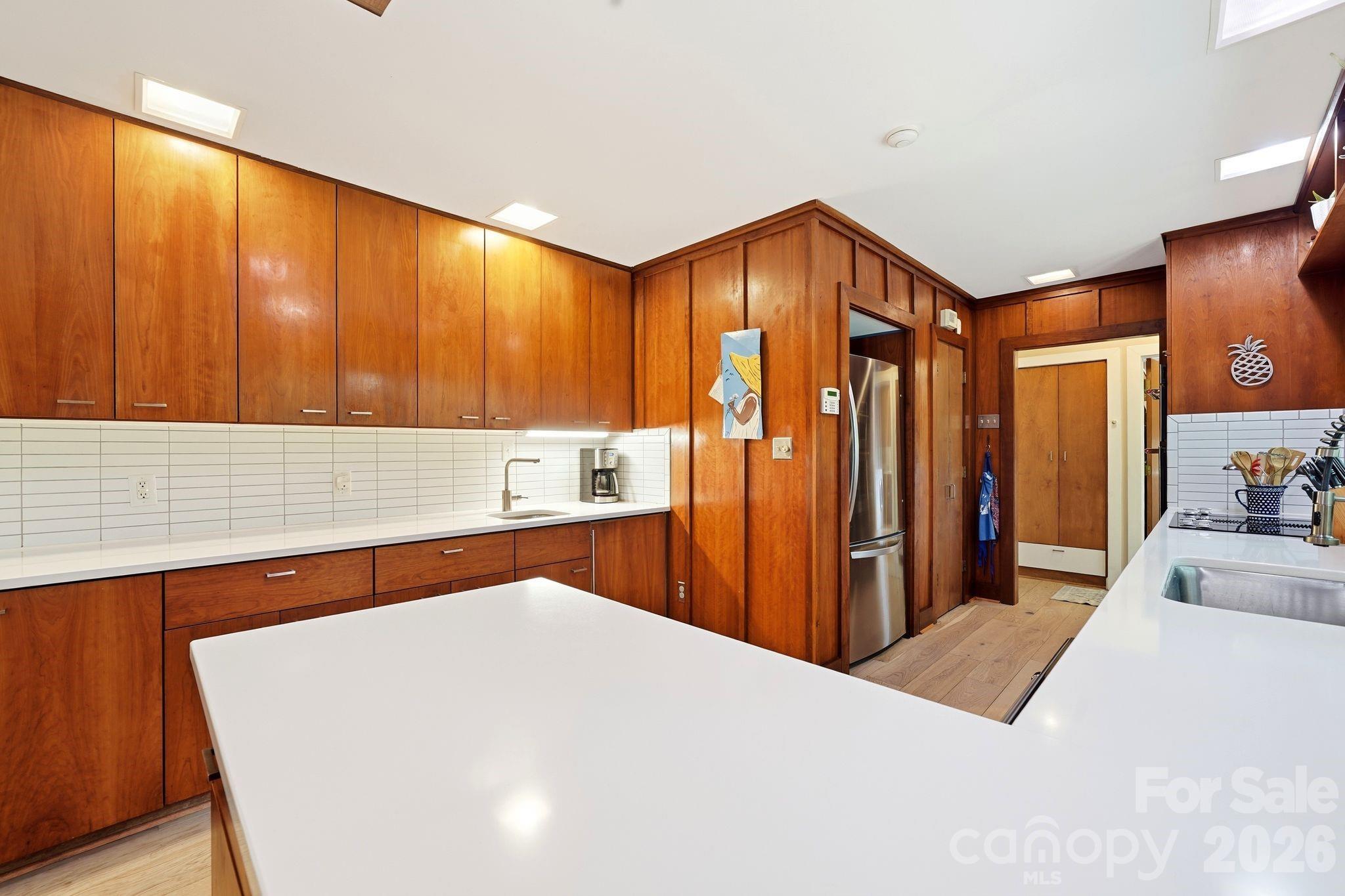 Plenty of counter space, cabinet storage, plus a wet bar, in the kitchen - 515 Dogwood Lane, Belmont