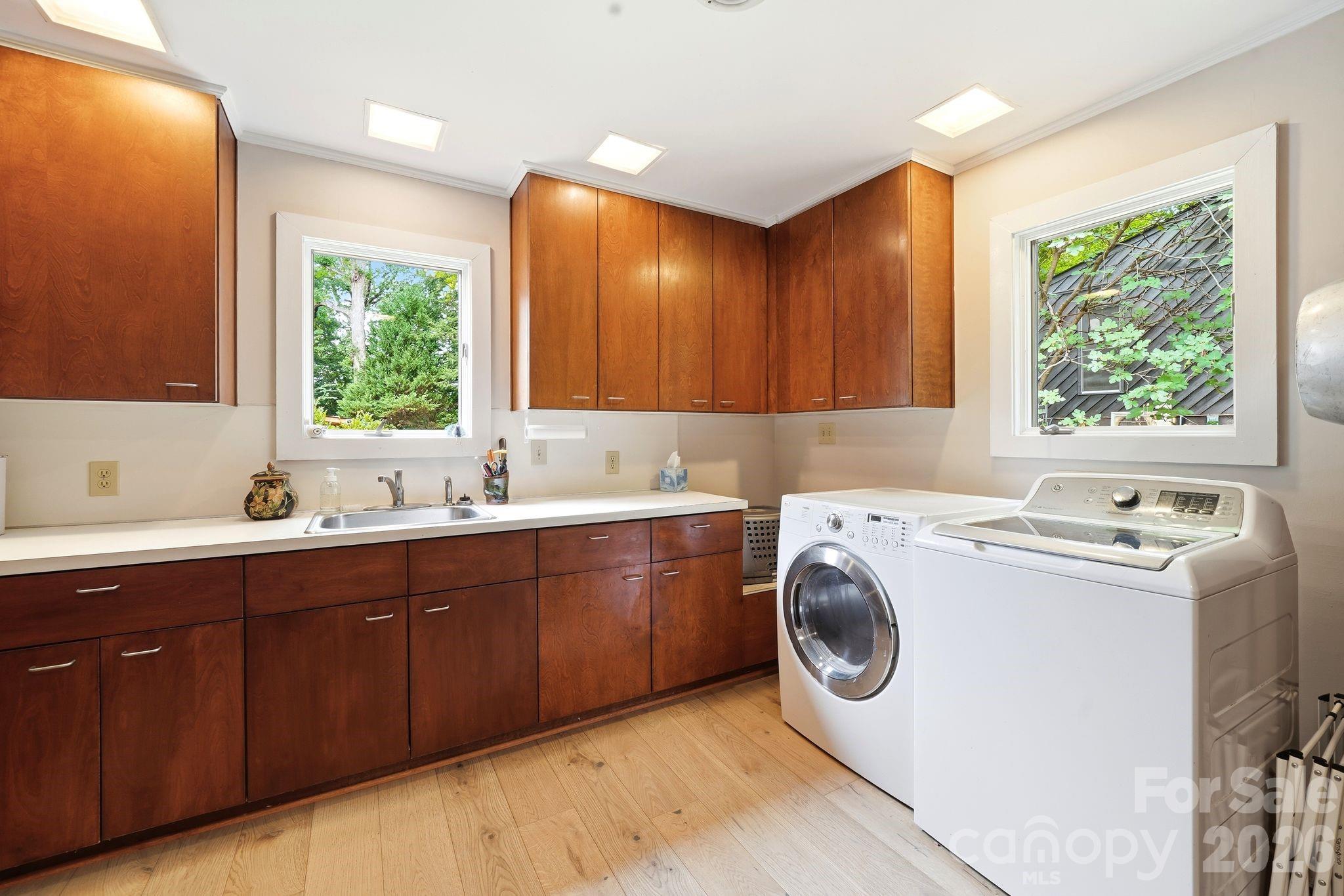 Unbelievable amount of storage and counter space! - 515 Dogwood Lane, Belmont