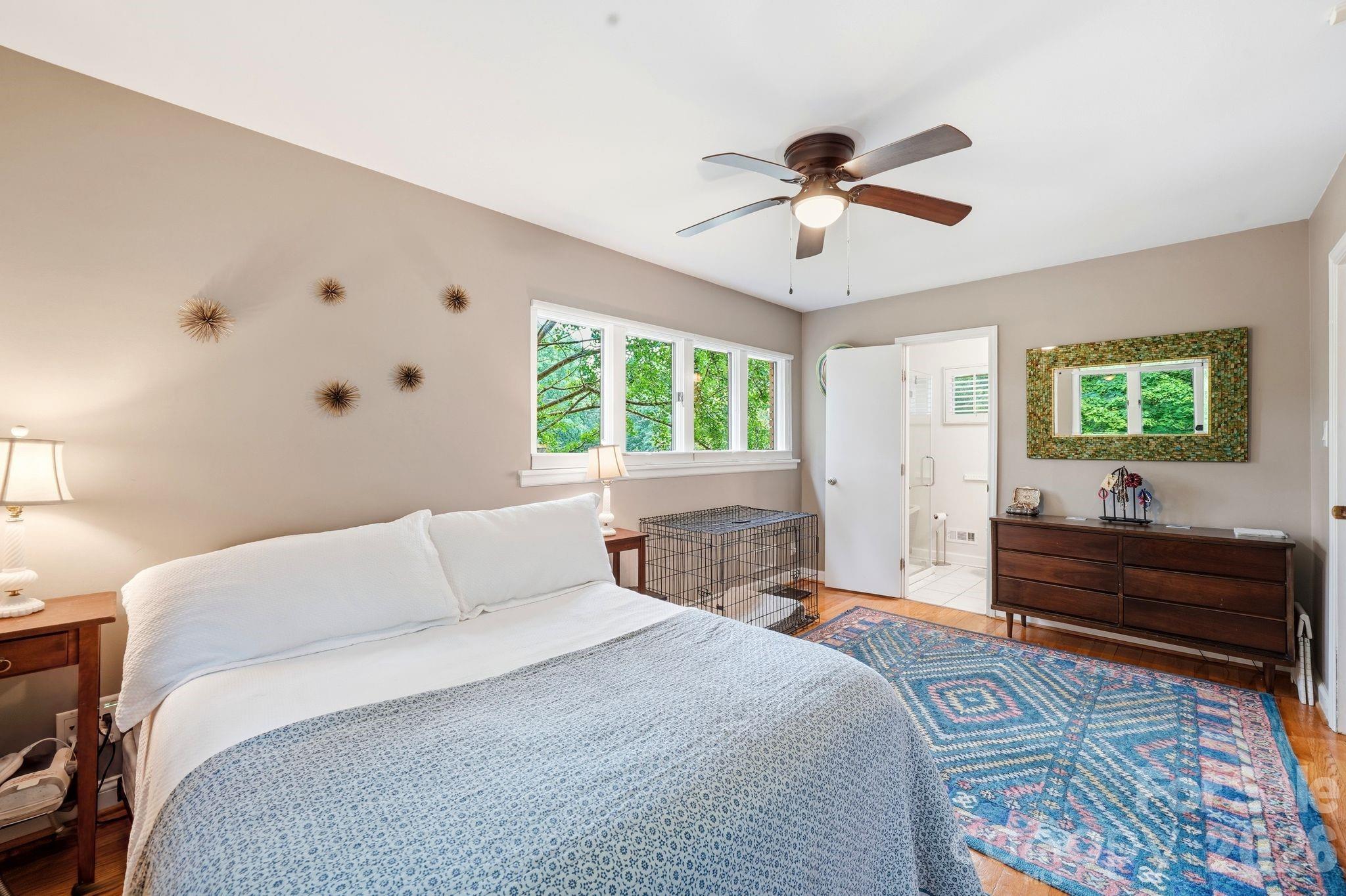 Primary with en suite bathroom - 515 Dogwood Lane, Belmont