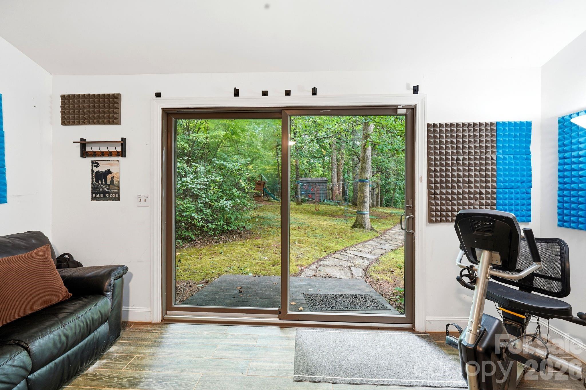Detached Office - 515 Dogwood Lane, Belmont