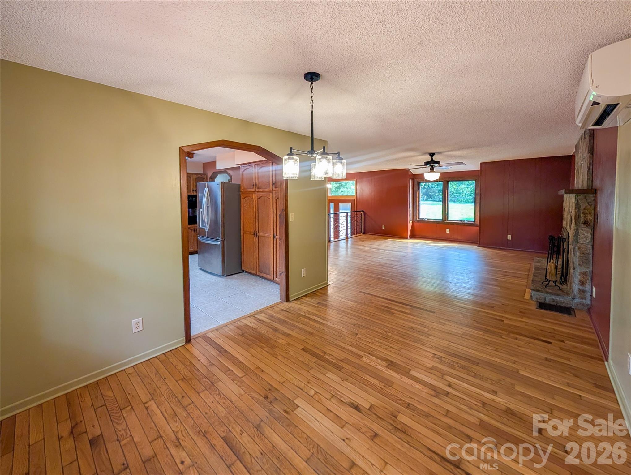 Single Family Residence at 328 Wooded Valley Lane, Burnsville, photo 14 of 47