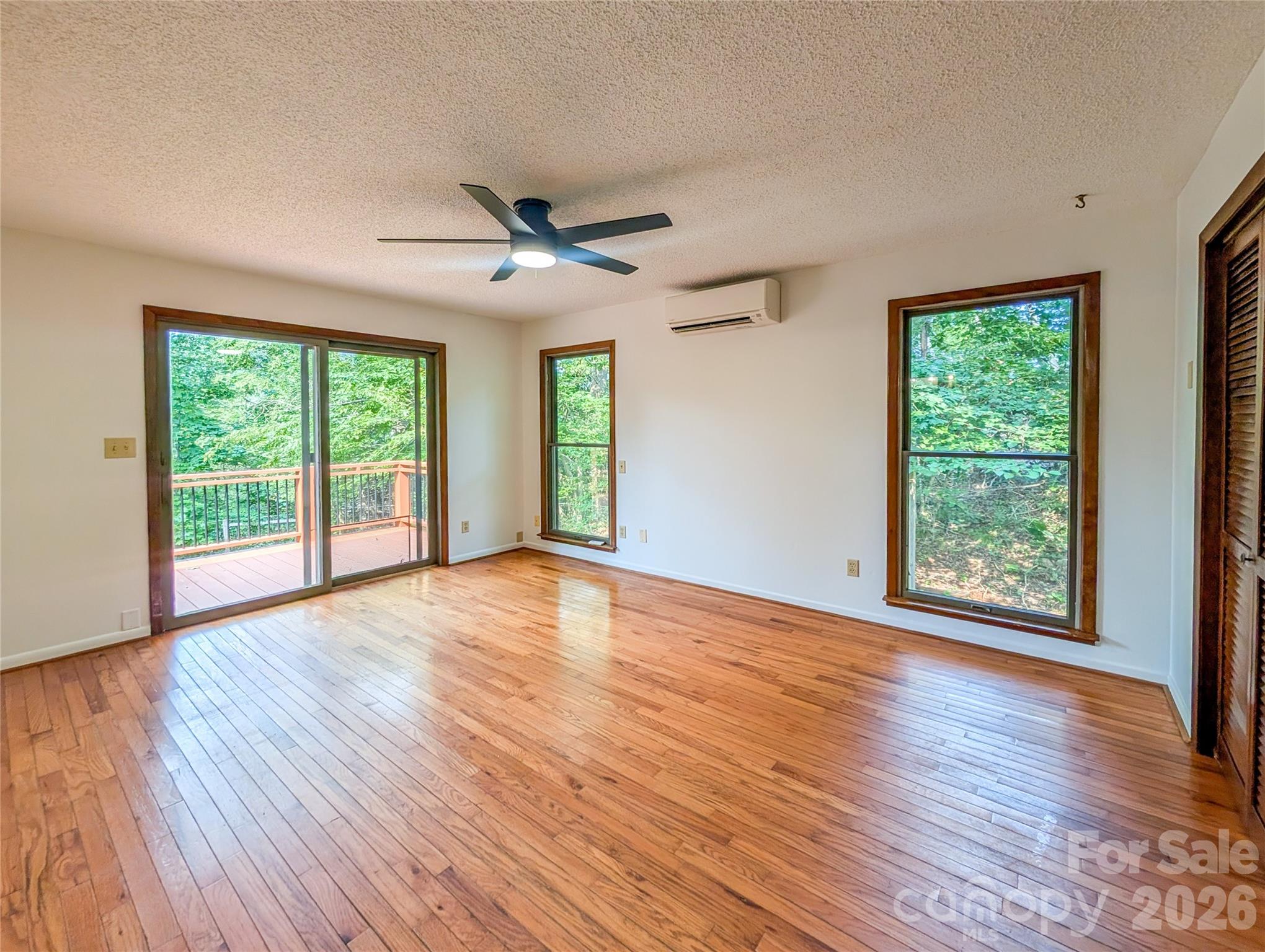 Single Family Residence at 328 Wooded Valley Lane, Burnsville, photo 19 of 47