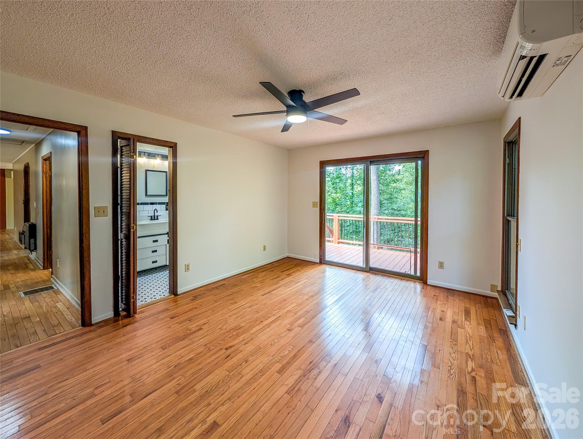 Single Family Residence at 328 Wooded Valley Lane, Burnsville, photo 20 of 47