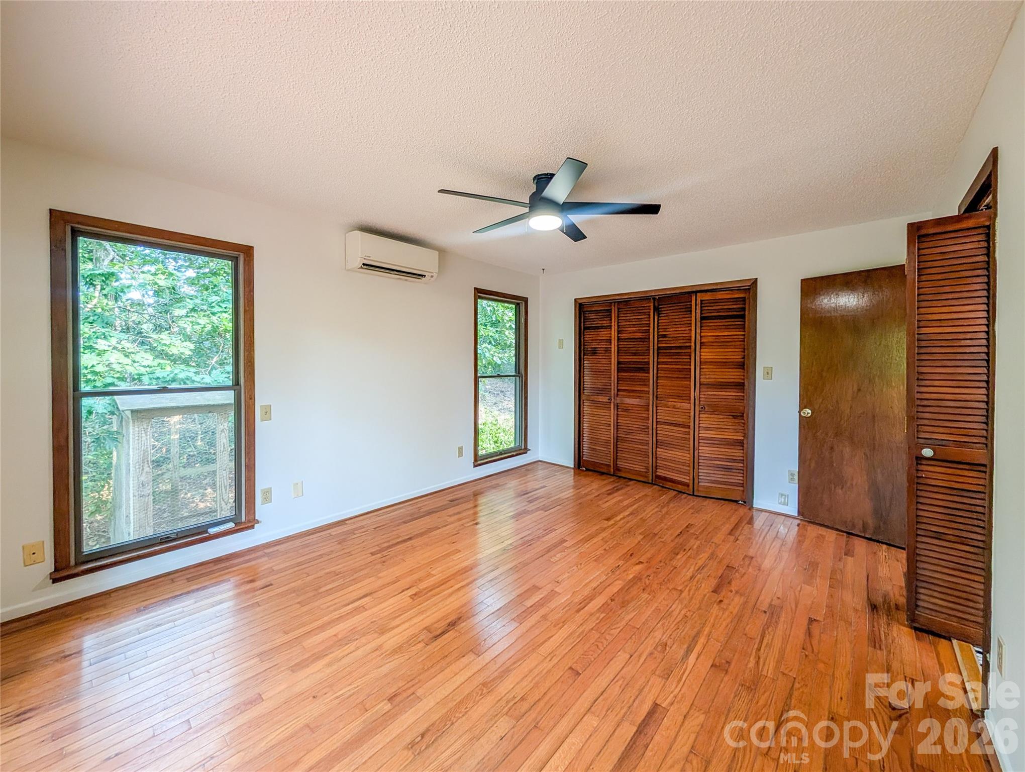 Single Family Residence at 328 Wooded Valley Lane, Burnsville, photo 21 of 47