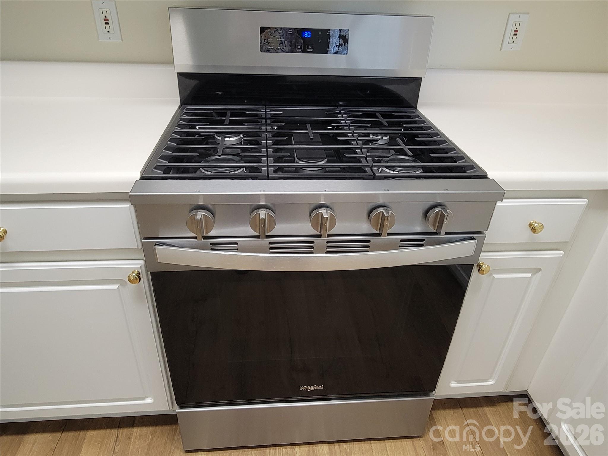 New Gas Stove - 3314 Arbor Pointe Drive, Indian Trail