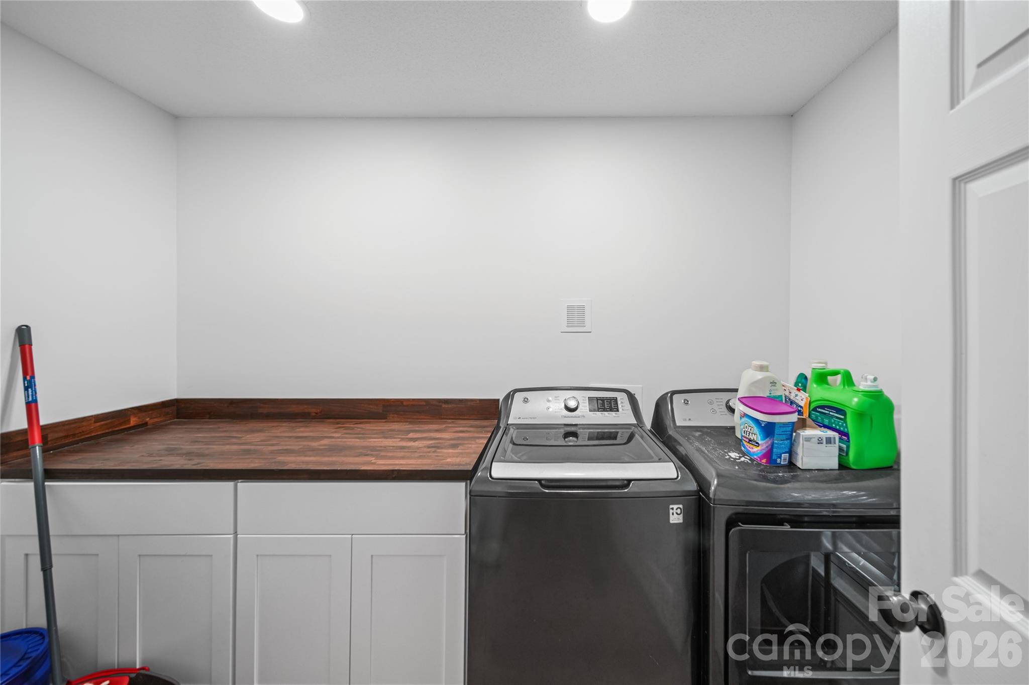 Single Family Residence at 2141 Moonstone Drive, Concord, photo 6 of 34