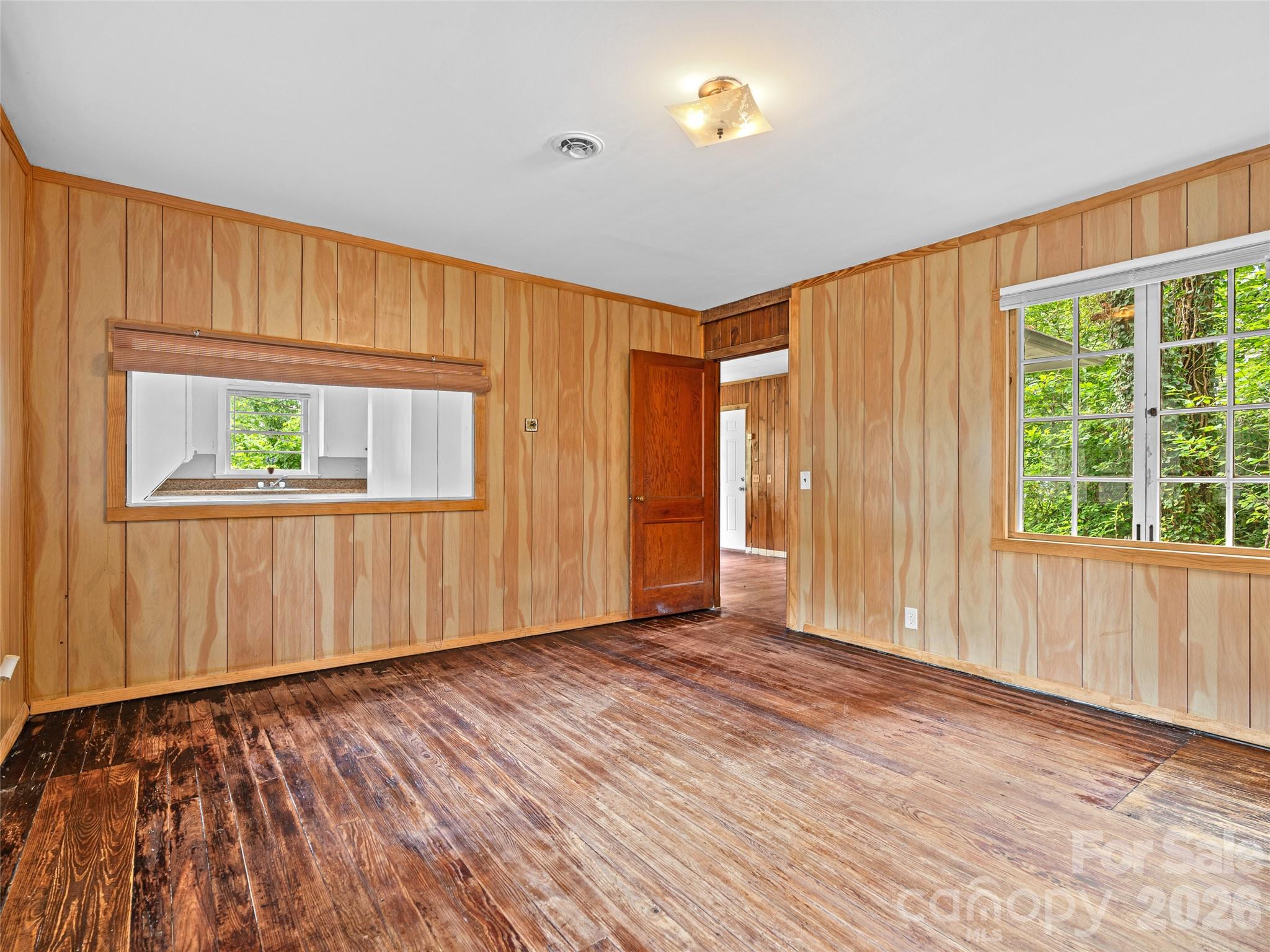 Writer's Cottage Bedroom - 111-113 Stewart Street, Hendersonville