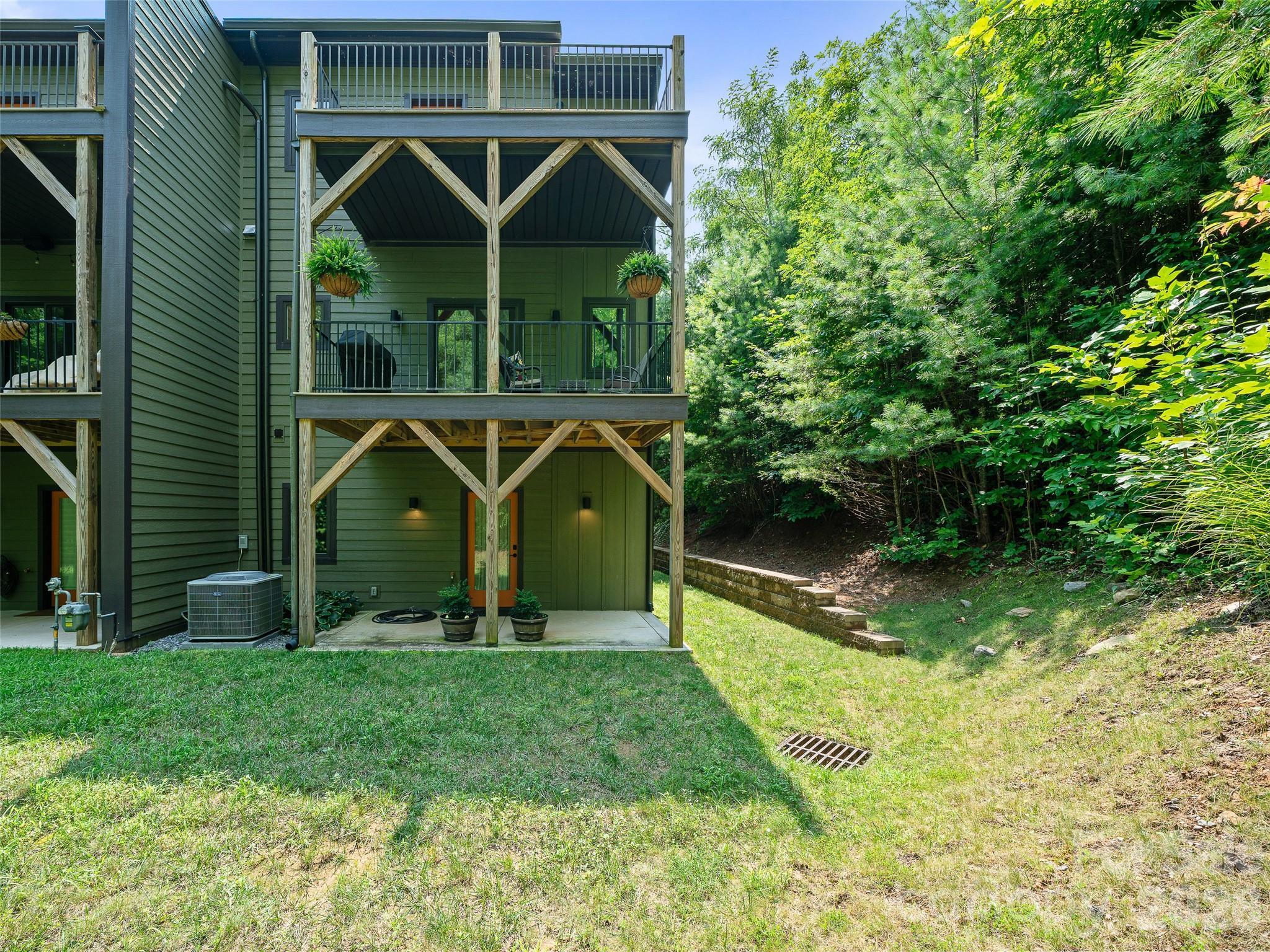 Townhouse at 35 Macallan Lane, Asheville, photo 33 of 40