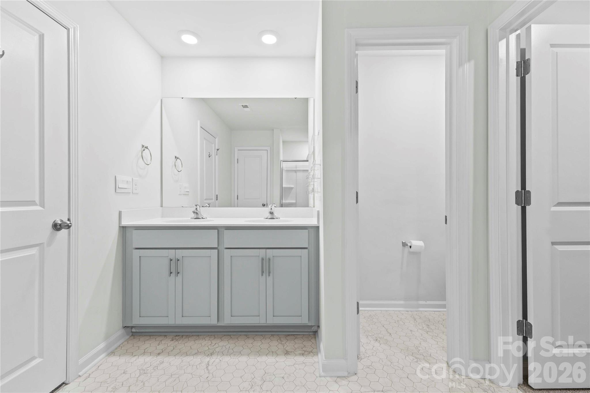 masterbath - 134 Giant Oak Avenue, Statesville