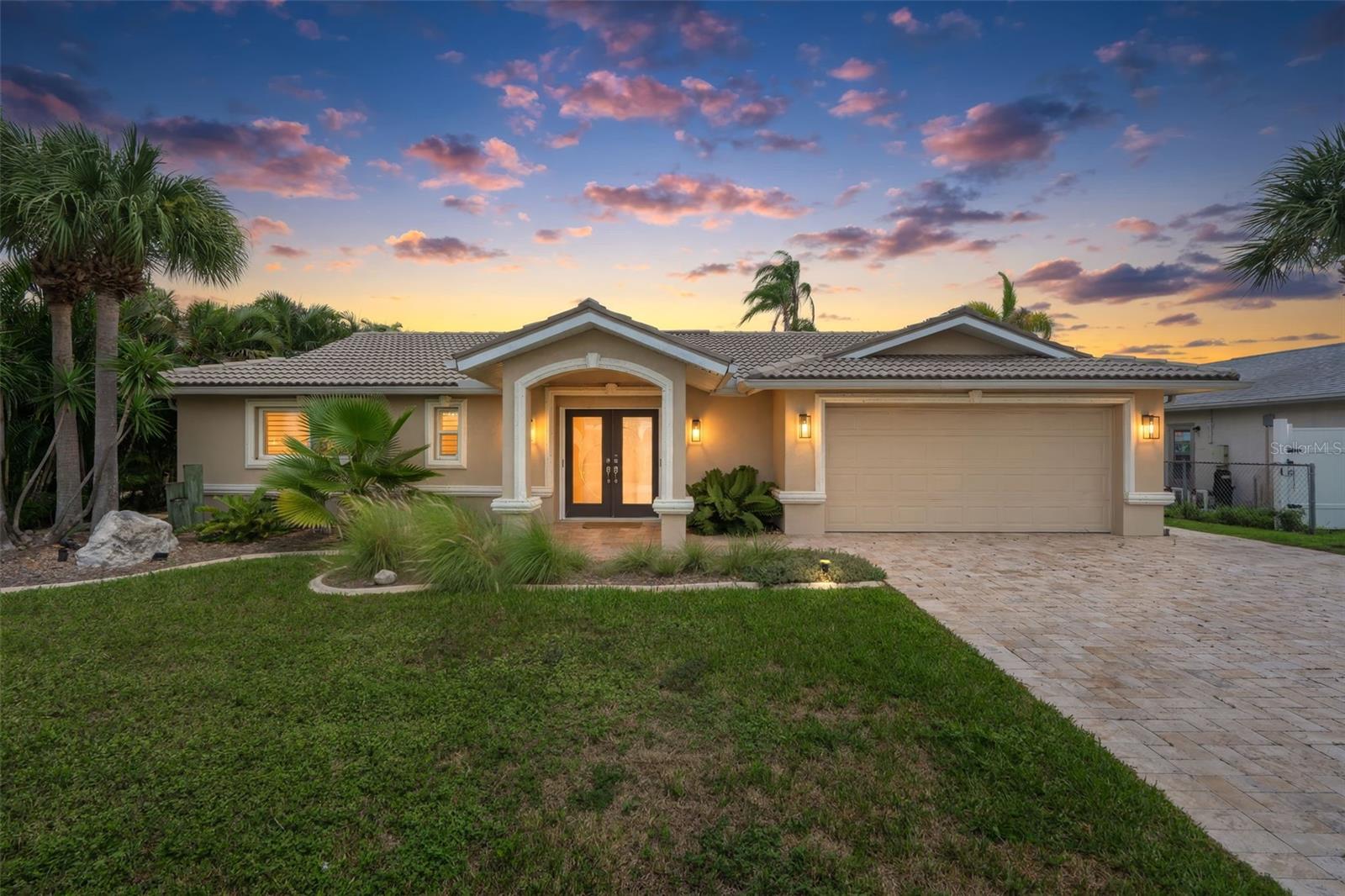 5548 LEEWARD LN
