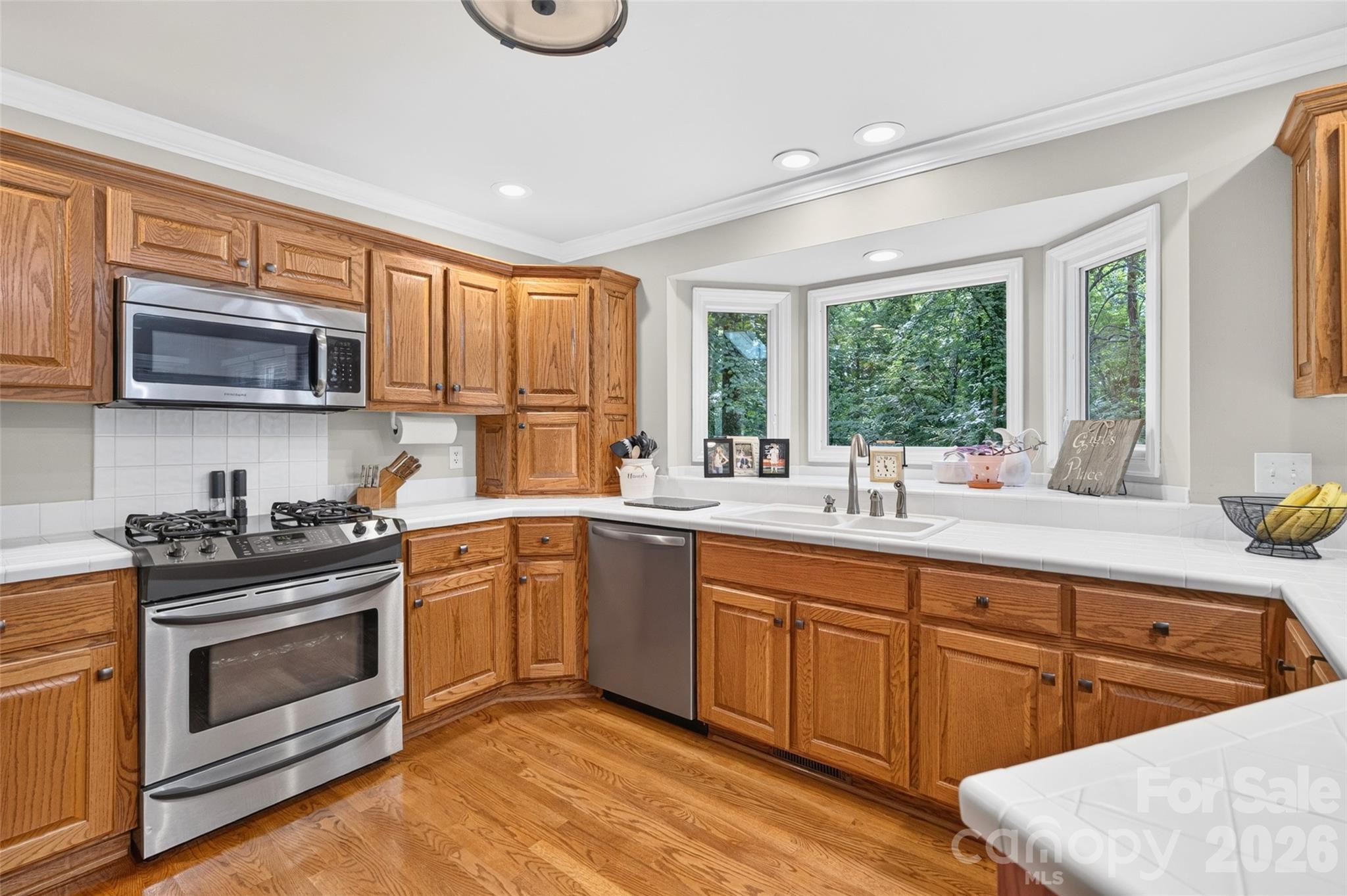 Large kitchen- gas cooktop, electric range - 1345 Gaston Day School Road, Gastonia