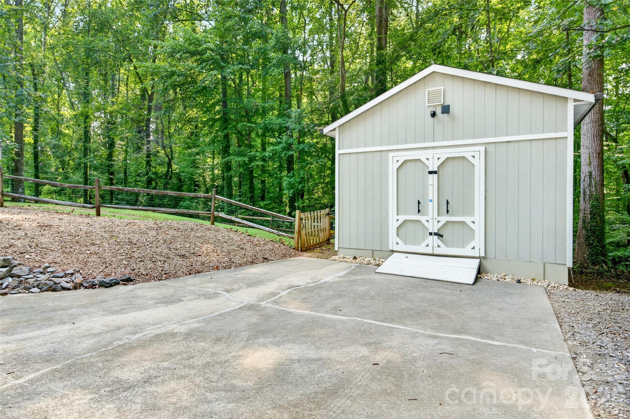 18' x 20' Building with 15' Ceiling-lights and ceiling fan - 1345 Gaston Day School Road, Gastonia