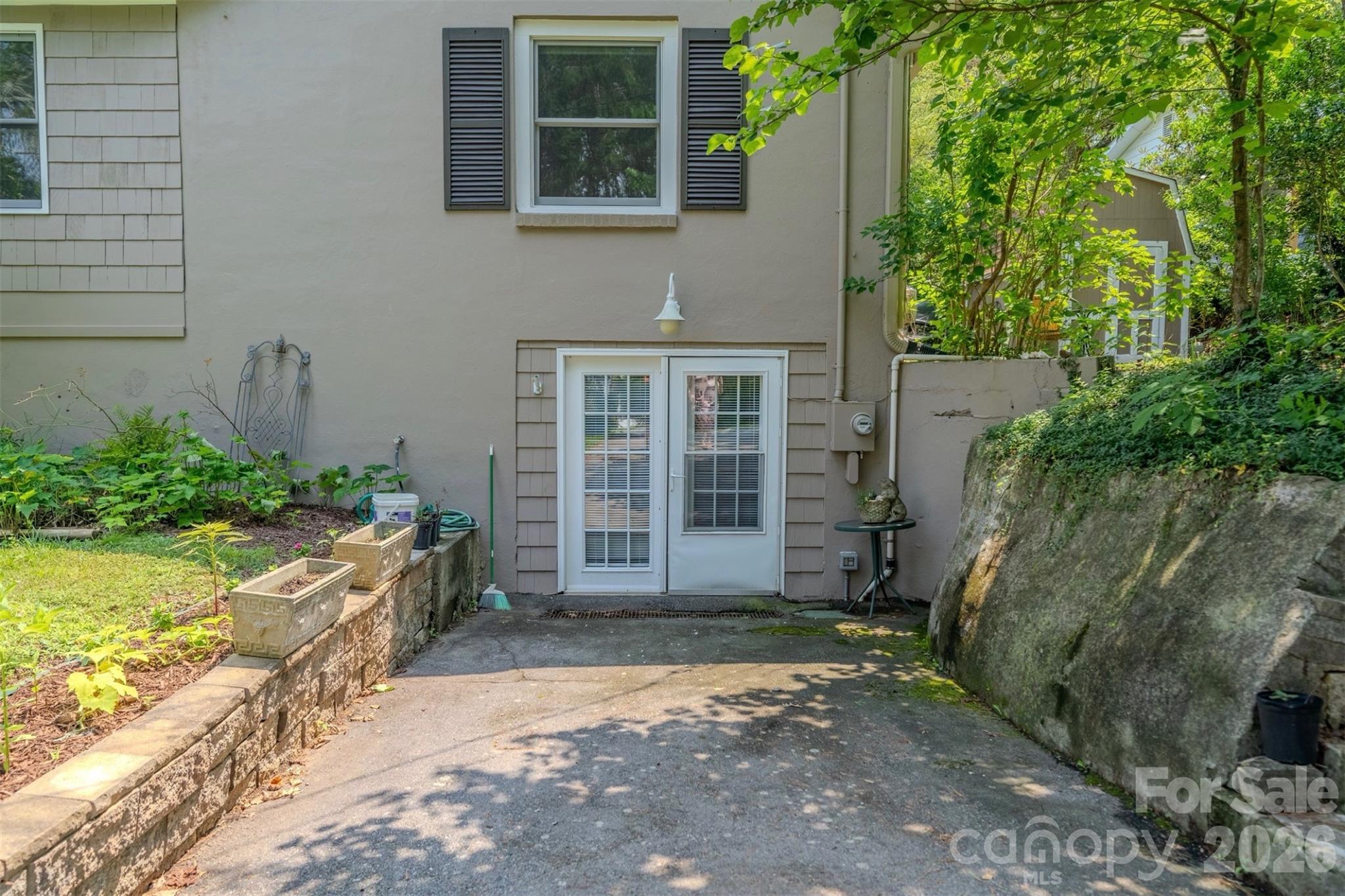 Single Family Residence at 261 Forest Hill Drive, Asheville, photo 7 of 28